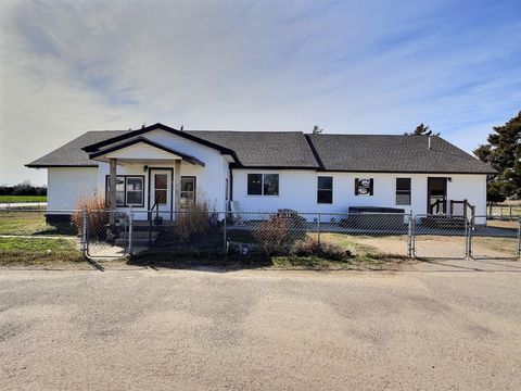 Townhouse For Sale - 5016 E 4th Ave<br/> Hutchinson, KS 67501