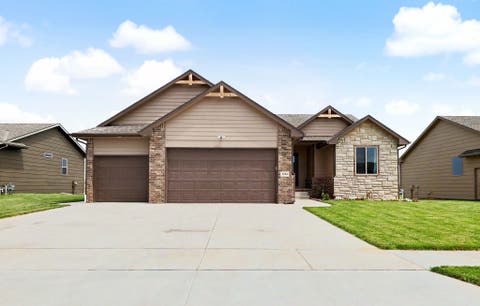 Homes For Sale - 2594 Spring Meadows Ct<br/> Derby, KS 67037