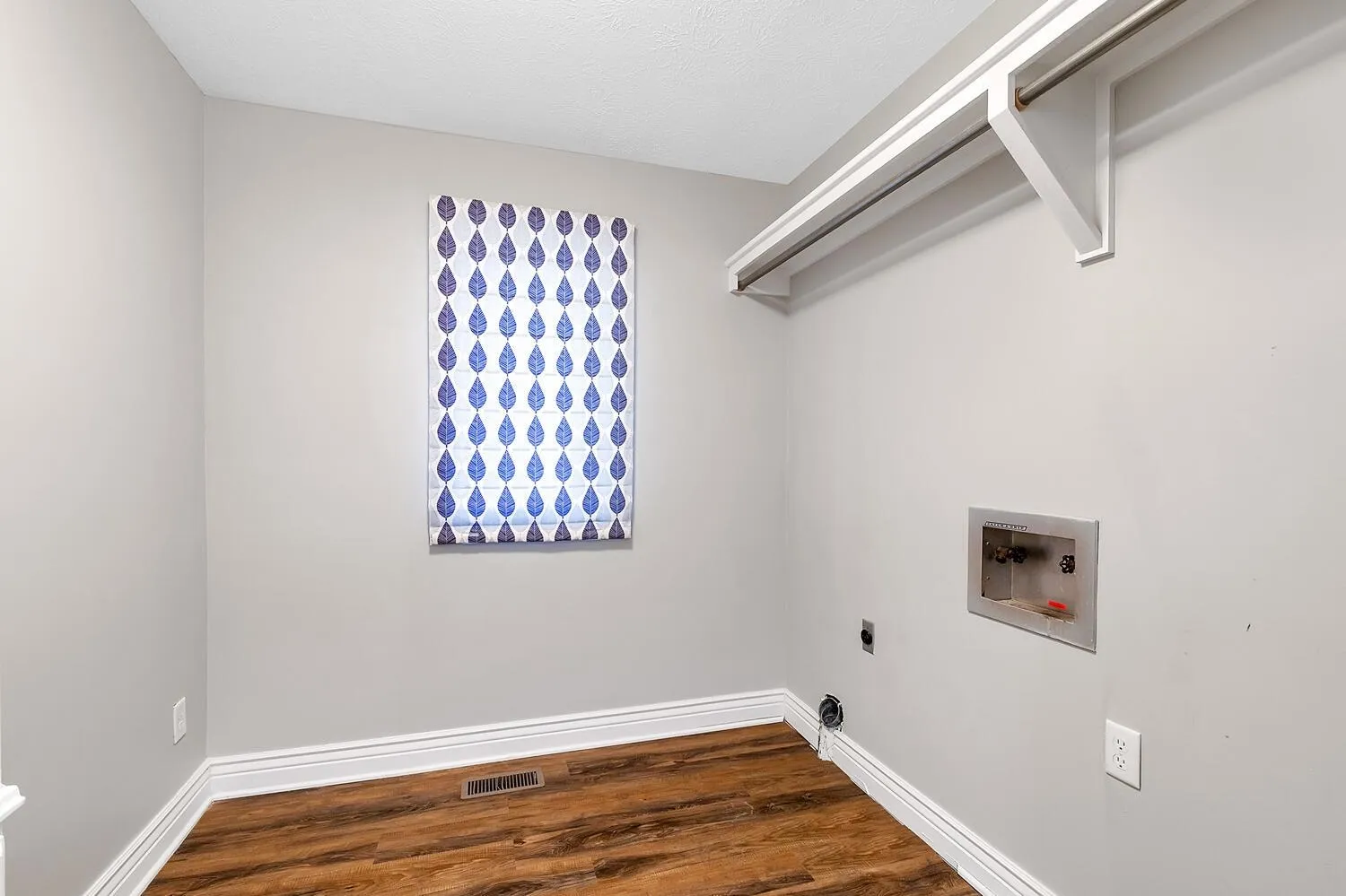 Wichita, Kansas 67226, United States, 4 Bedrooms Bedrooms, ,4 BathroomsBathrooms,Residential,Pending,159424