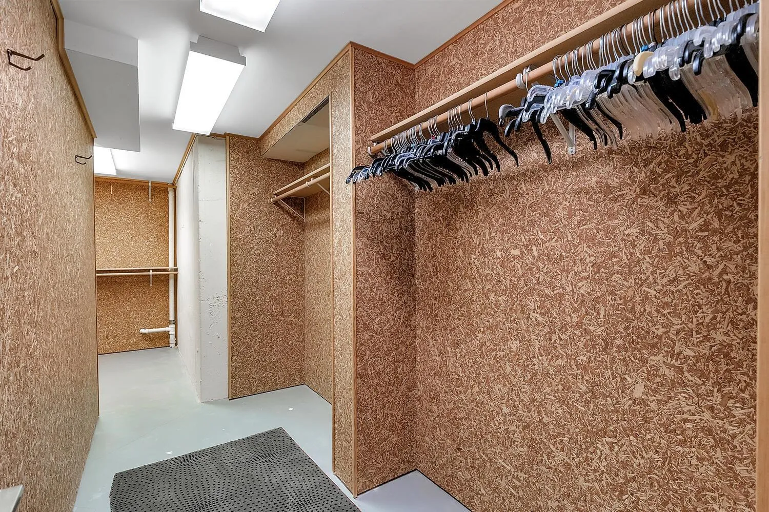 Wichita, Kansas 67226, United States, 4 Bedrooms Bedrooms, ,4 BathroomsBathrooms,Residential,Pending,159424