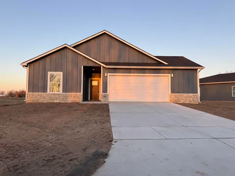 205 Lakeside Dr, Cheney, KS MLS: 643521