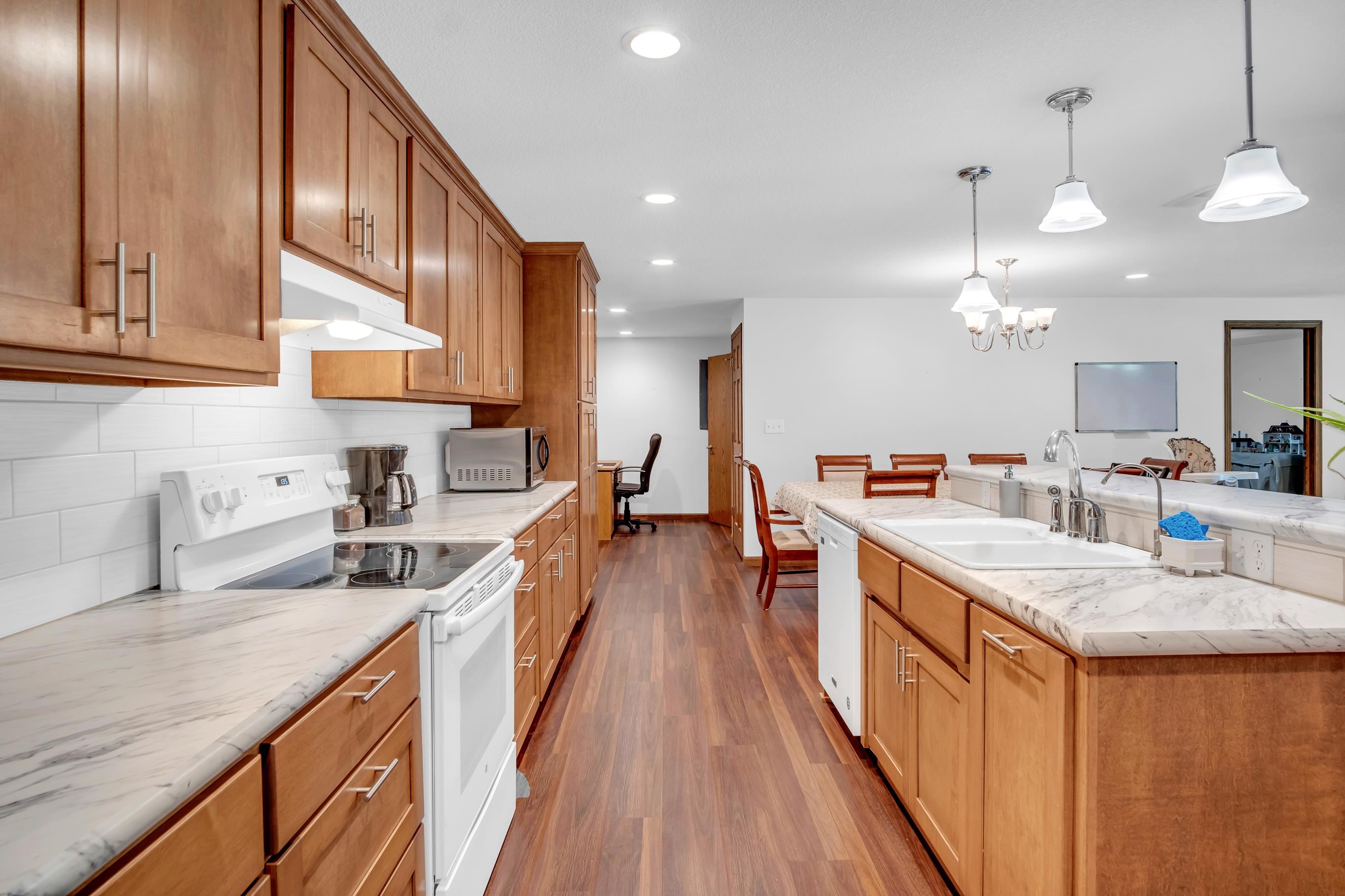 317 N Elm St, Hillsboro, Kansas image 20