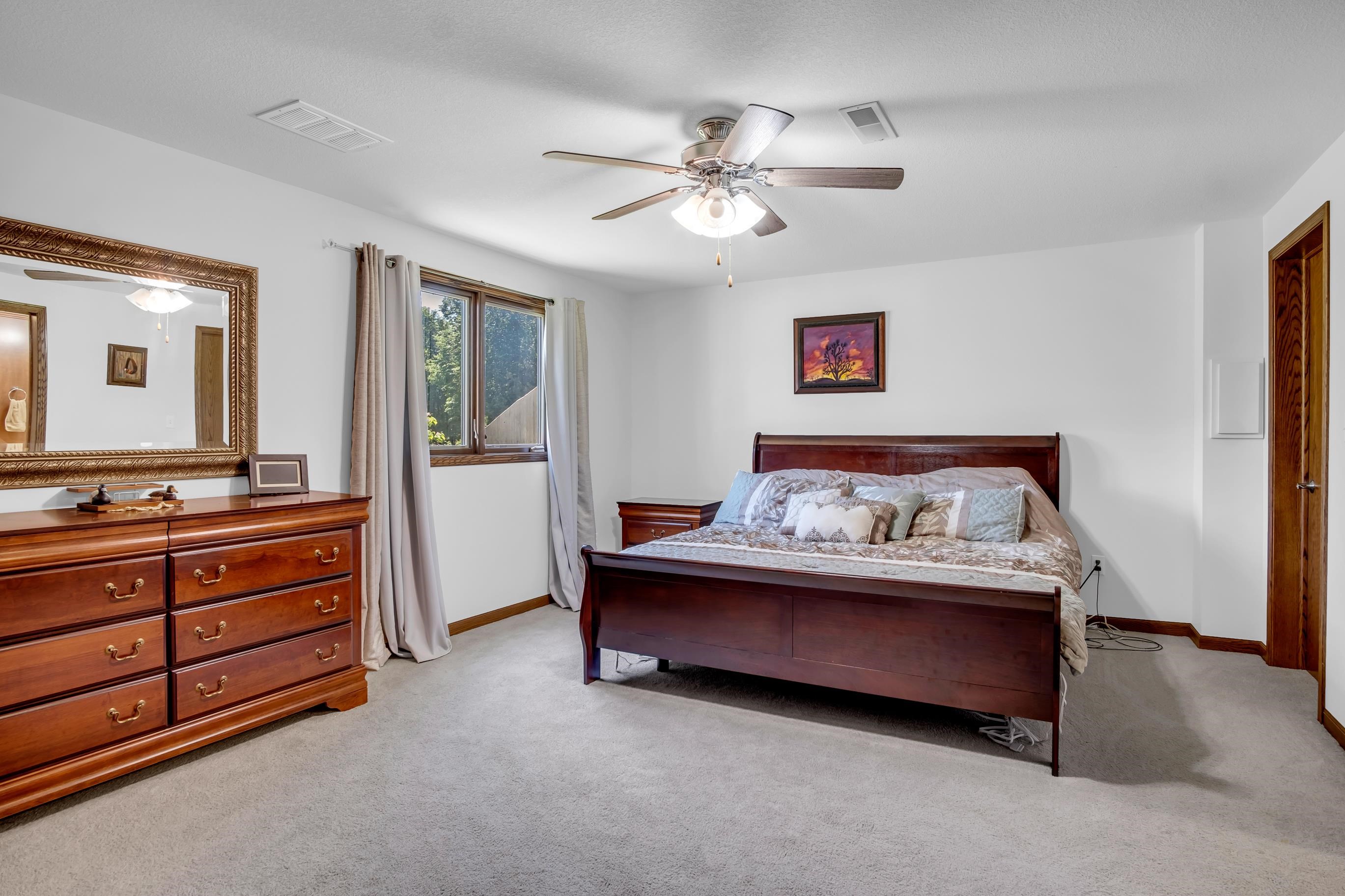317 N Elm St, Hillsboro, Kansas image 25
