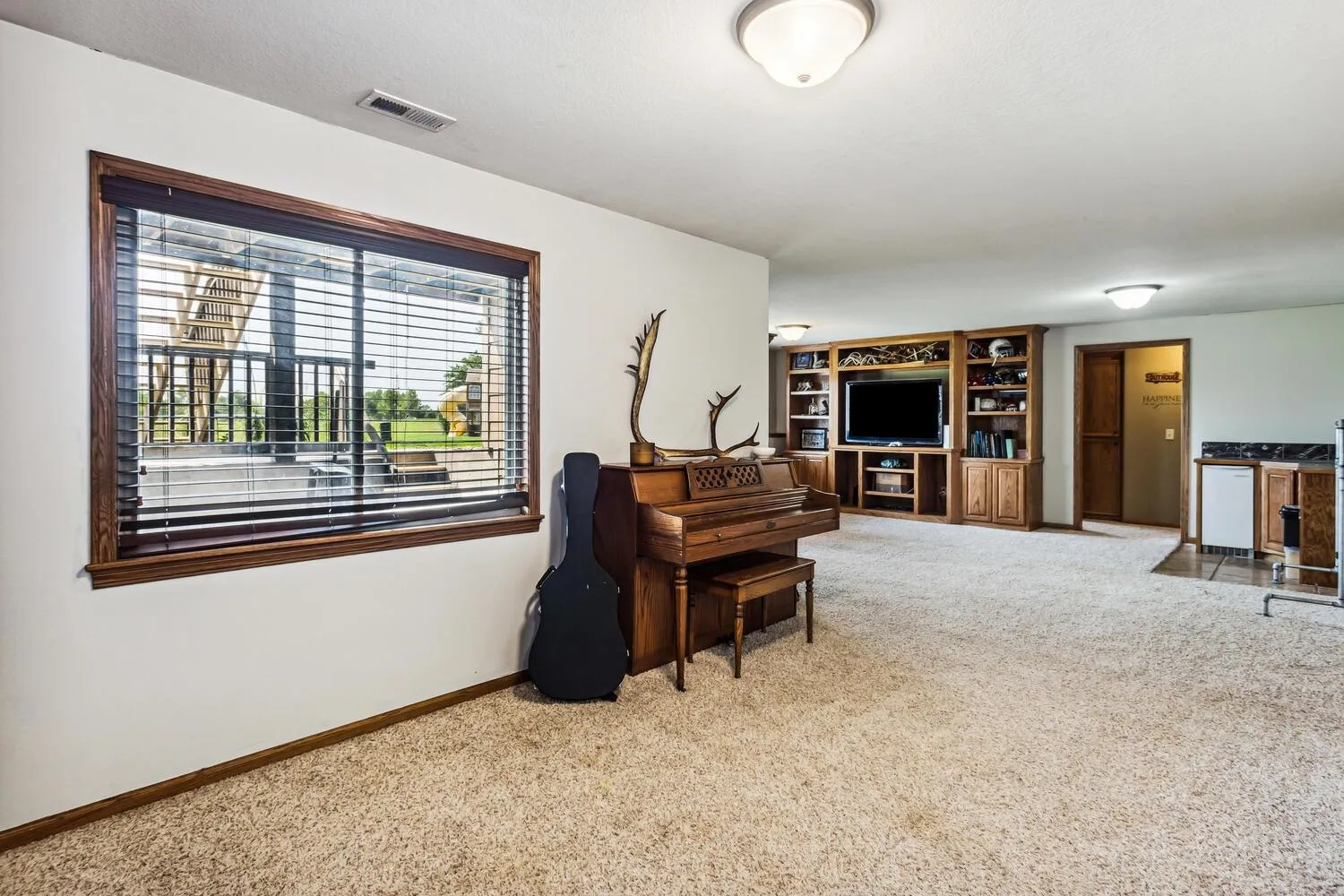 Cheney, Kansas 67025, United States, 4 Bedrooms Bedrooms, ,3 BathroomsBathrooms,Residential,Pending,49242