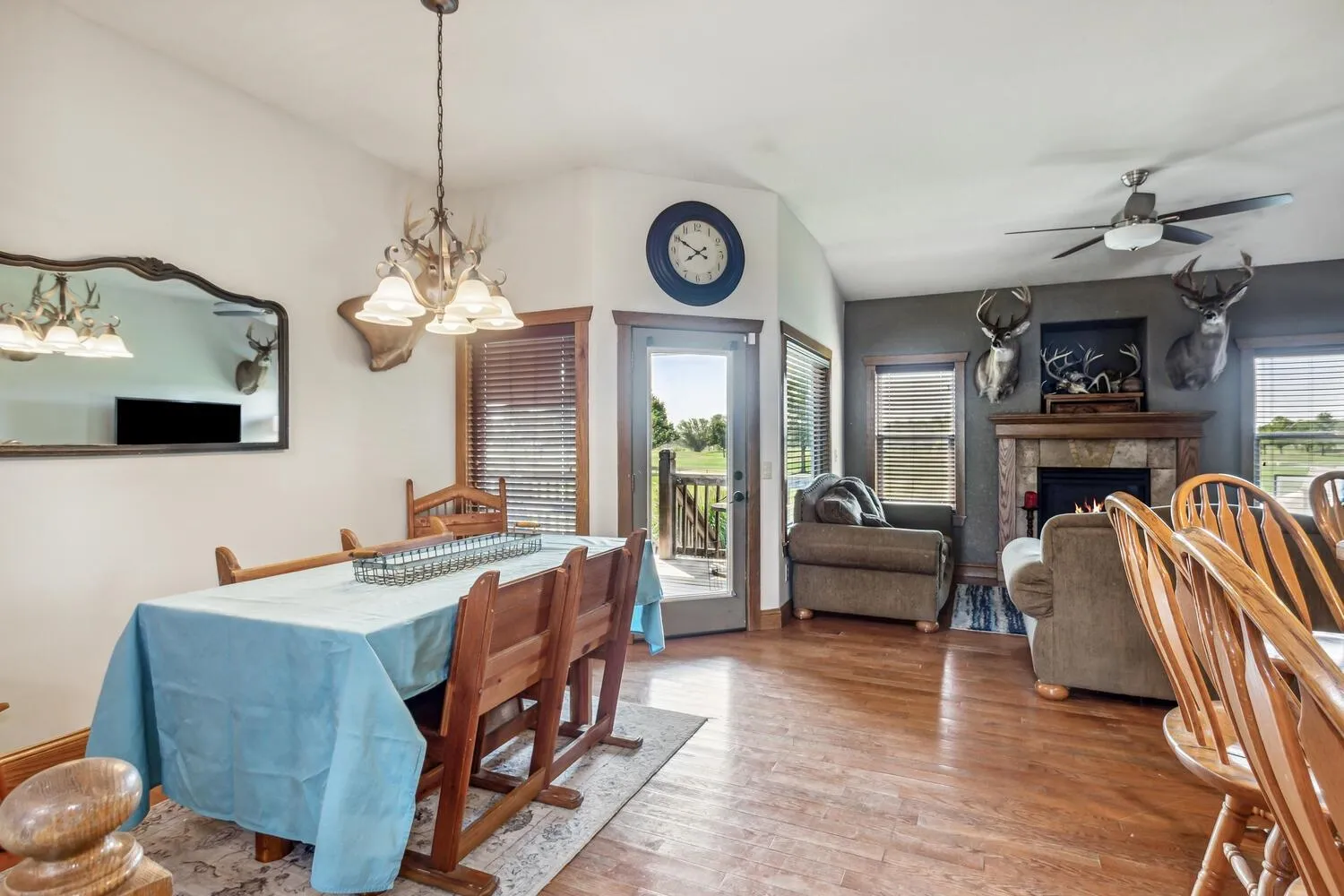 Cheney, Kansas 67025, United States, 4 Bedrooms Bedrooms, ,3 BathroomsBathrooms,Residential,Pending,49242