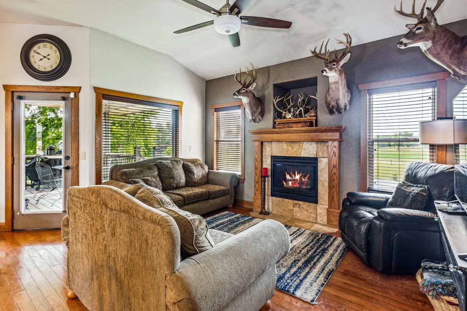 Cheney, Kansas 67025, United States, 4 Bedrooms Bedrooms, ,3 BathroomsBathrooms,Residential,Pending,49242