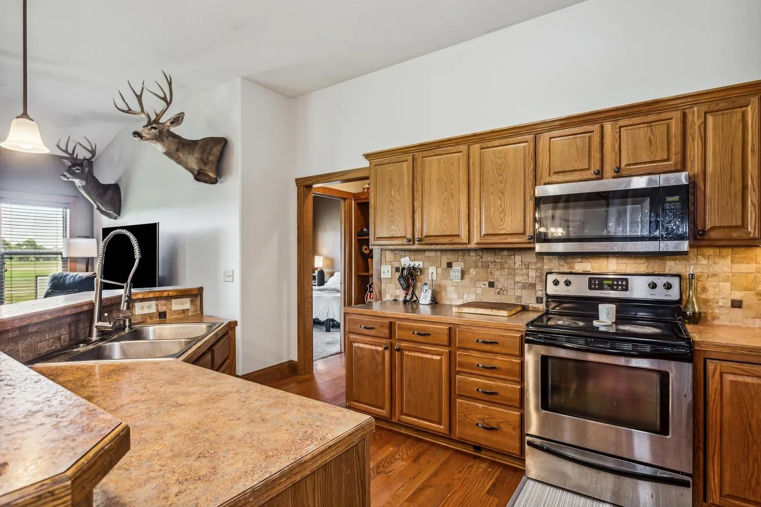 Cheney, Kansas 67025, United States, 4 Bedrooms Bedrooms, ,3 BathroomsBathrooms,Residential,Pending,49242