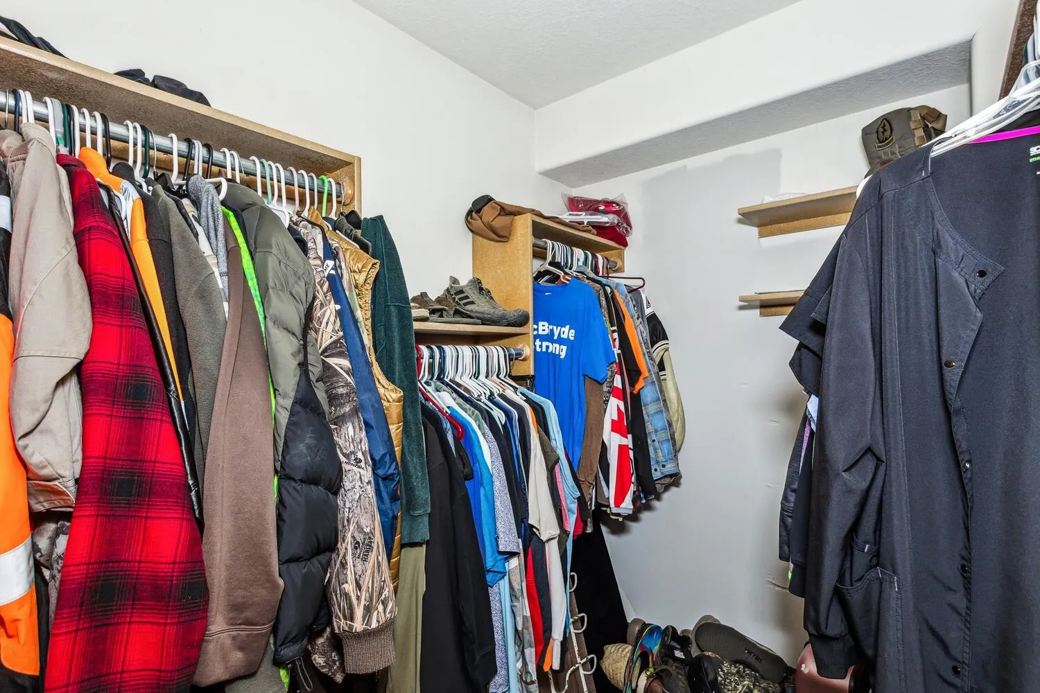 Cheney, Kansas 67025, United States, 4 Bedrooms Bedrooms, ,3 BathroomsBathrooms,Residential,Pending,49242