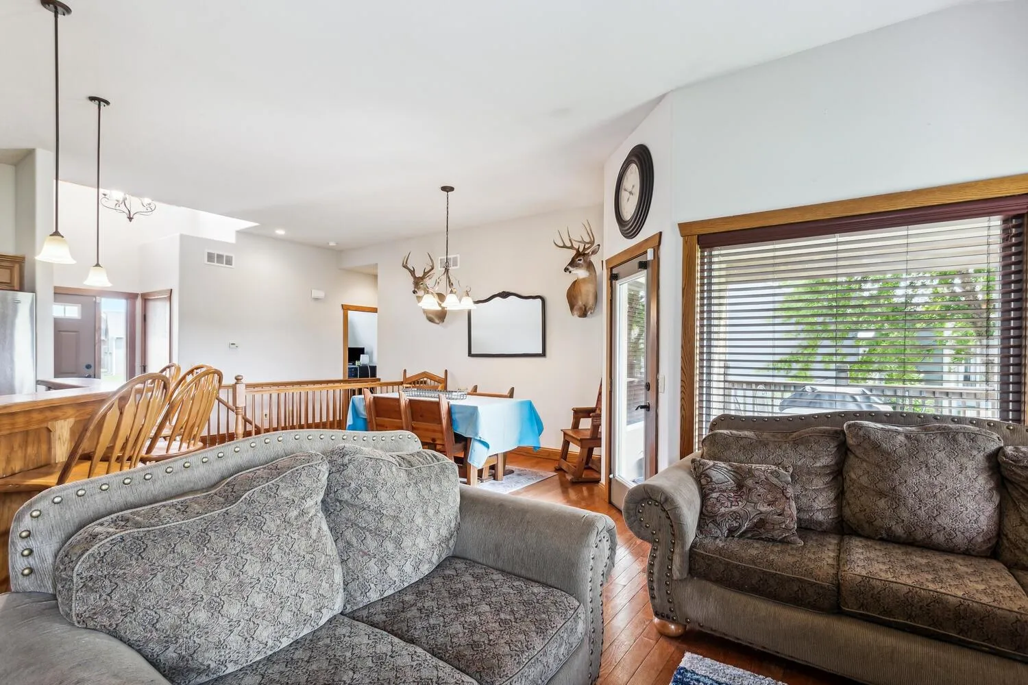 Cheney, Kansas 67025, United States, 4 Bedrooms Bedrooms, ,3 BathroomsBathrooms,Residential,Pending,49242