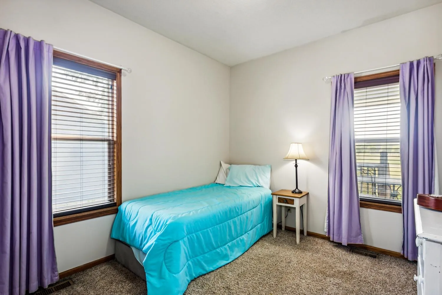 Cheney, Kansas 67025, United States, 4 Bedrooms Bedrooms, ,3 BathroomsBathrooms,Residential,Pending,49242