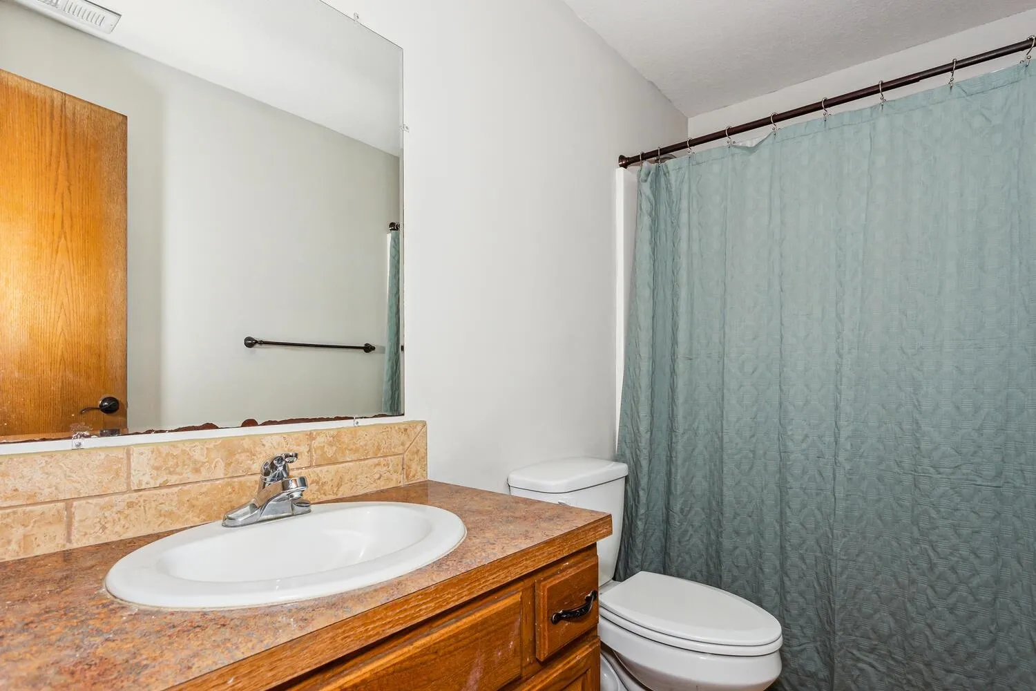 Cheney, Kansas 67025, United States, 4 Bedrooms Bedrooms, ,3 BathroomsBathrooms,Residential,Pending,49242