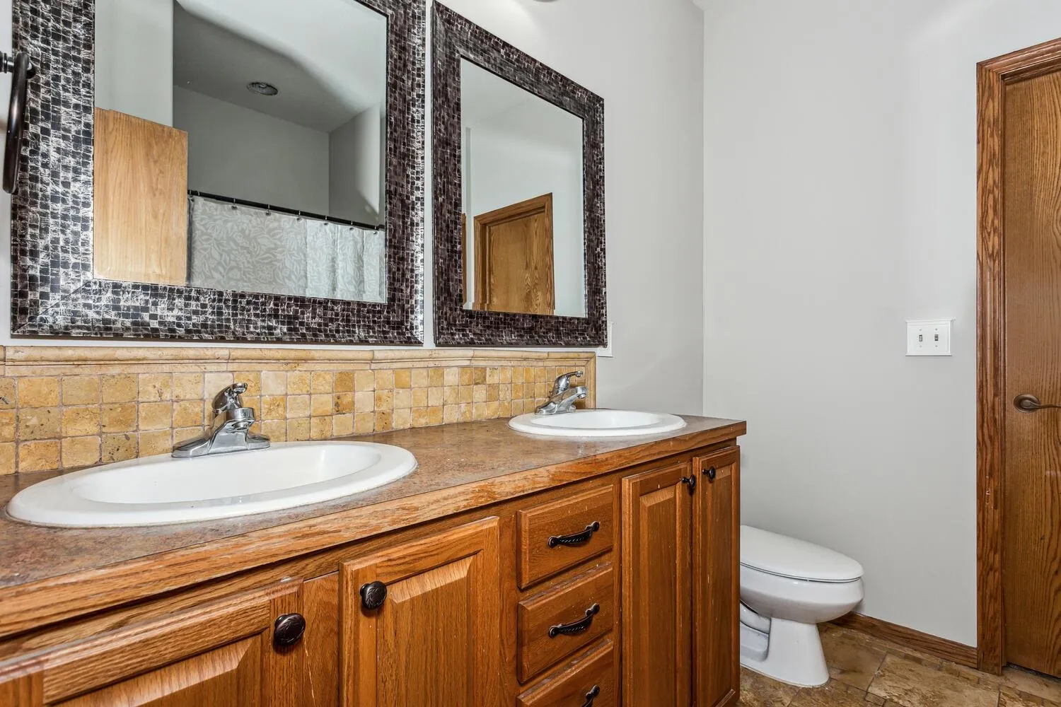 Cheney, Kansas 67025, United States, 4 Bedrooms Bedrooms, ,3 BathroomsBathrooms,Residential,Pending,49242