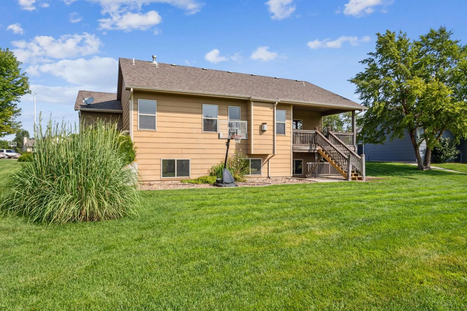 Cheney, Kansas 67025, United States, 4 Bedrooms Bedrooms, ,3 BathroomsBathrooms,Residential,Pending,49242