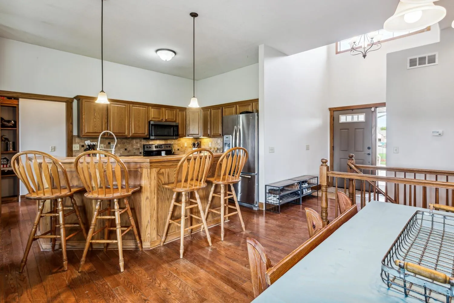 Cheney, Kansas 67025, United States, 4 Bedrooms Bedrooms, ,3 BathroomsBathrooms,Residential,Pending,49242