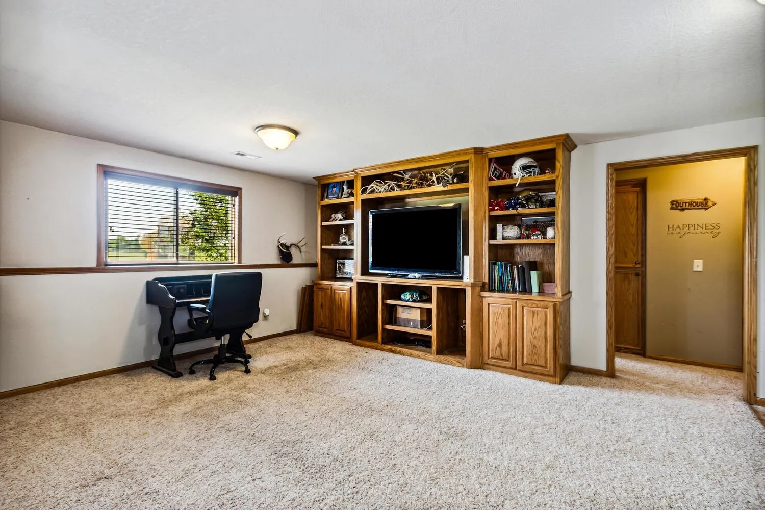 Cheney, Kansas 67025, United States, 4 Bedrooms Bedrooms, ,3 BathroomsBathrooms,Residential,Pending,49242