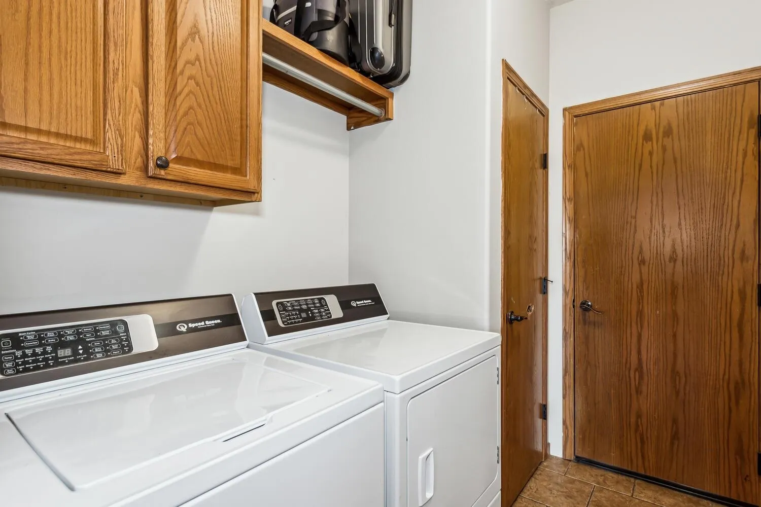 Cheney, Kansas 67025, United States, 4 Bedrooms Bedrooms, ,3 BathroomsBathrooms,Residential,Pending,49242