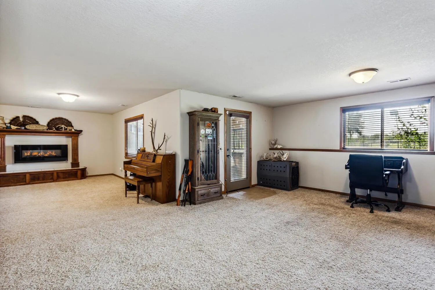 Cheney, Kansas 67025, United States, 4 Bedrooms Bedrooms, ,3 BathroomsBathrooms,Residential,Pending,49242