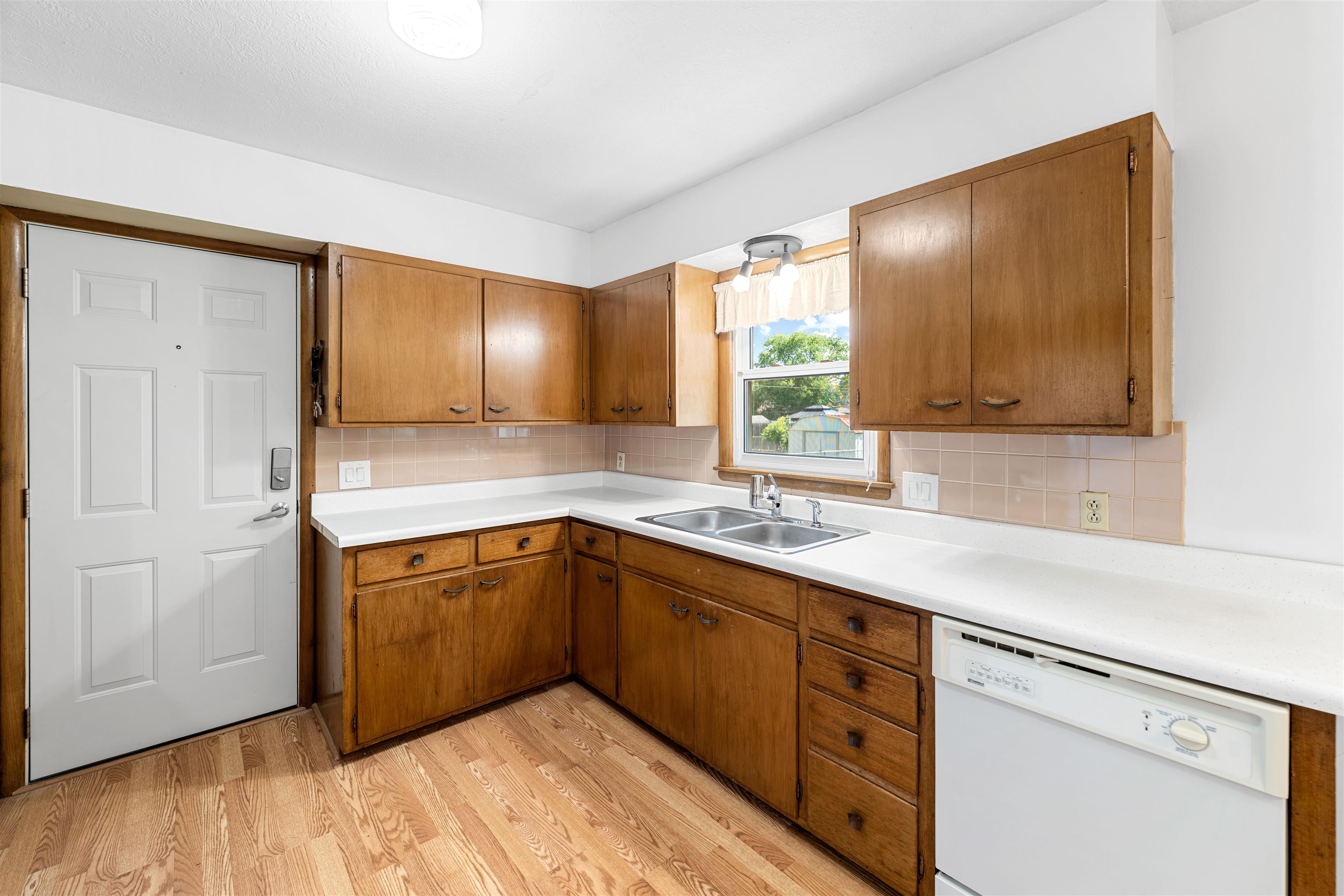 2015 Roach St, Salina, Kansas image 5