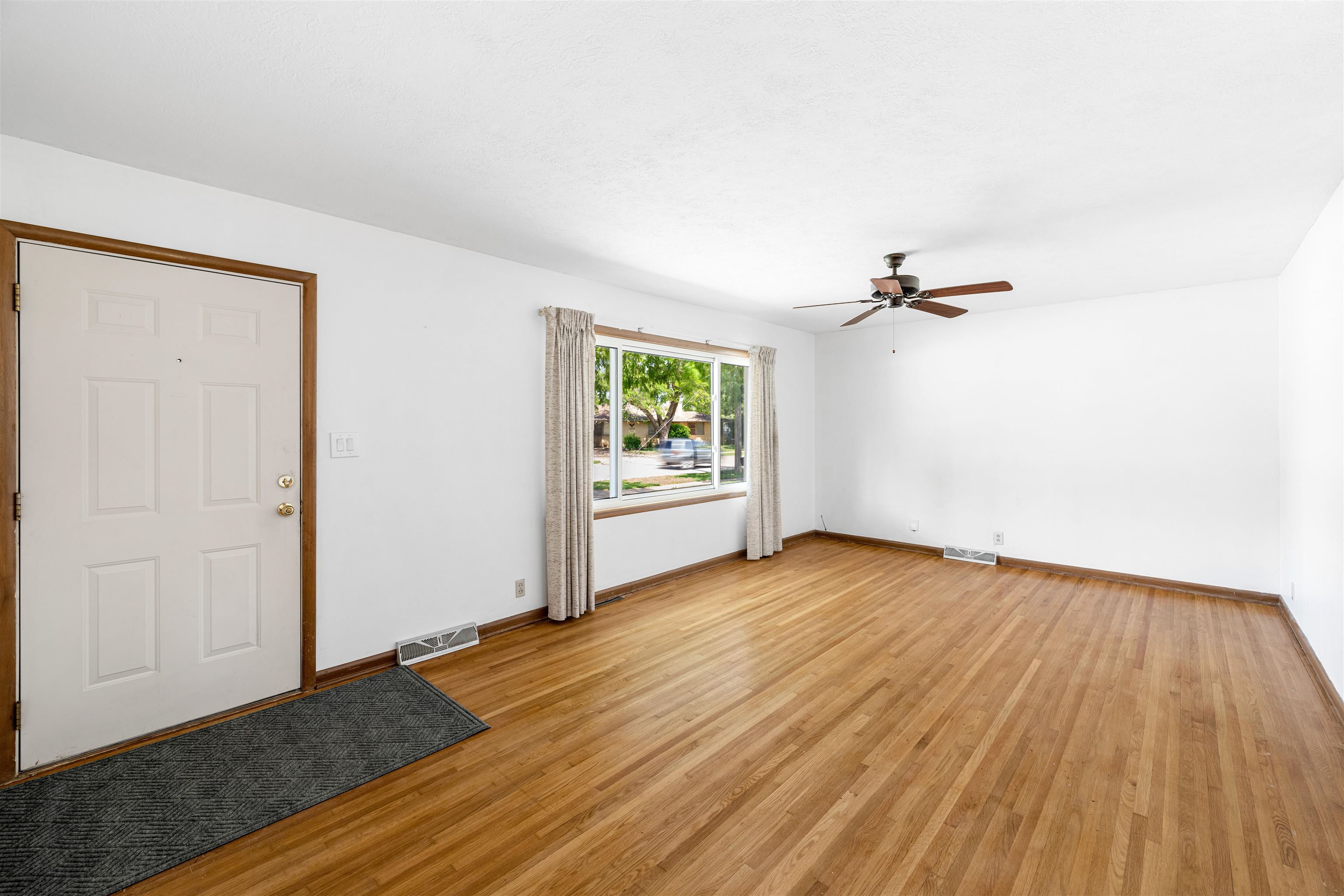 2015 Roach St, Salina, Kansas image 3