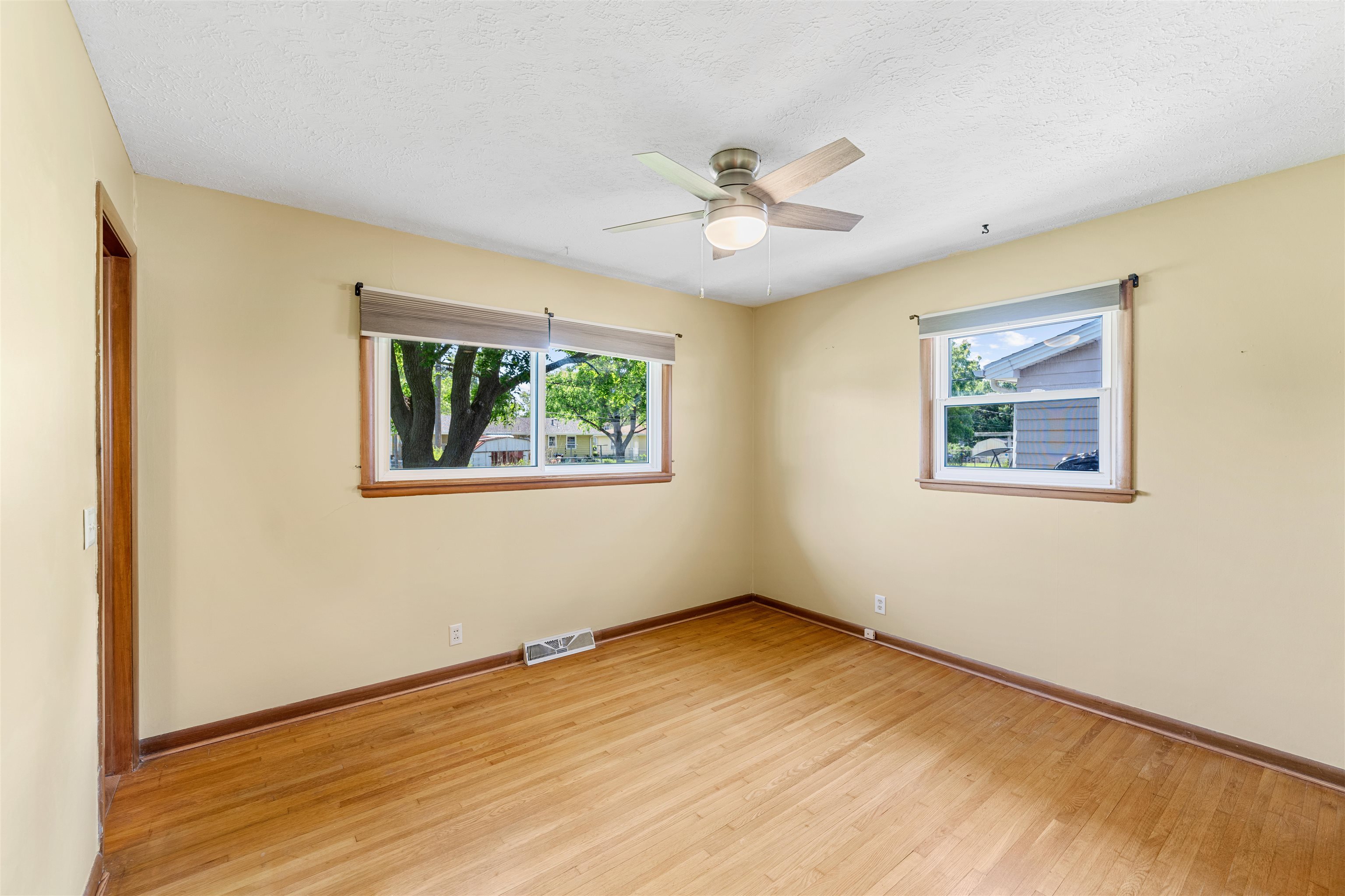 2015 Roach St, Salina, Kansas image 9