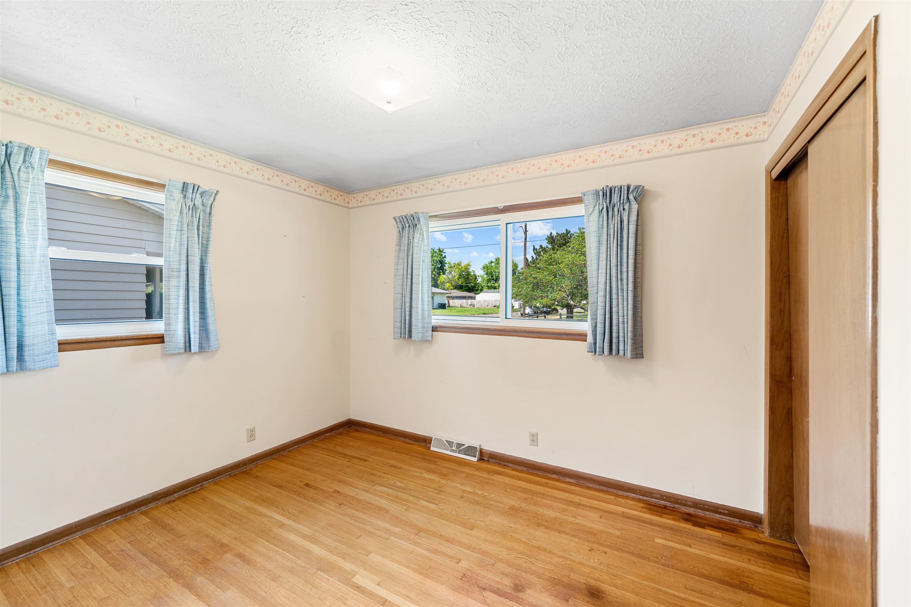 2015 Roach St, Salina, Kansas image 12