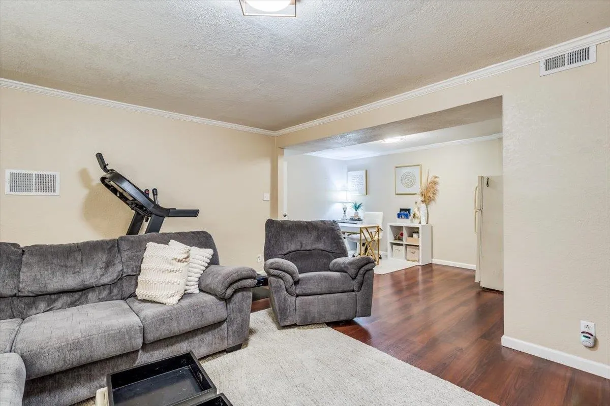 Wichita, Kansas 67212, United States, 2 Bedrooms Bedrooms, ,2 BathroomsBathrooms,Residential,Pending,94584