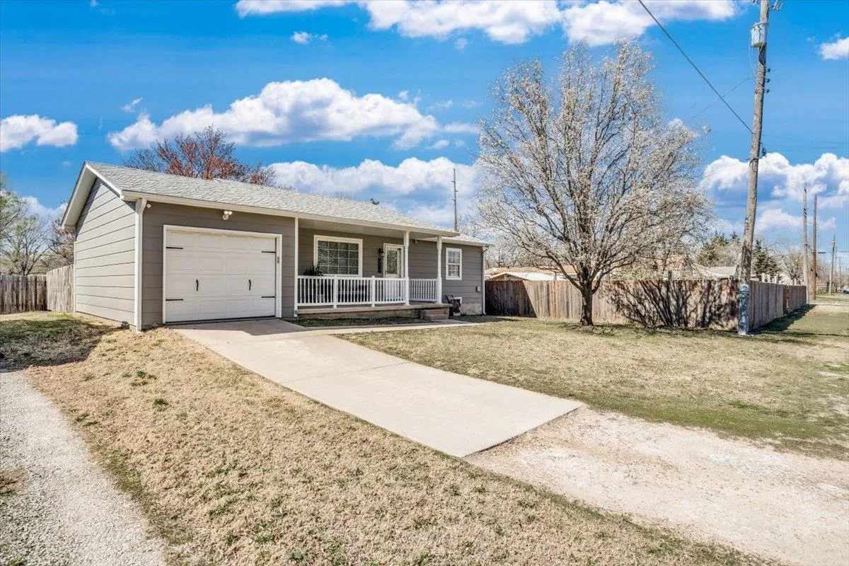 Wichita, Kansas 67212, United States, 2 Bedrooms Bedrooms, ,2 BathroomsBathrooms,Residential,Pending,94584