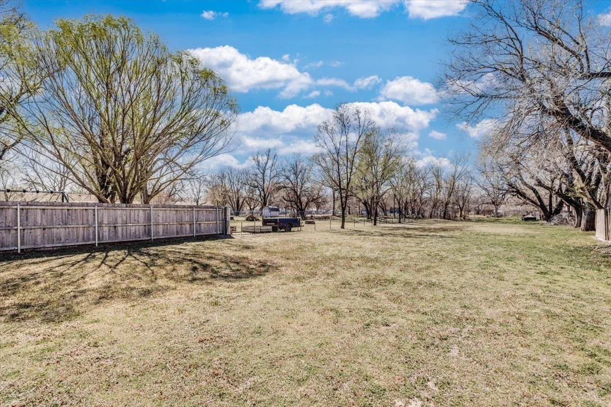 Wichita, Kansas 67212, United States, 2 Bedrooms Bedrooms, ,2 BathroomsBathrooms,Residential,Pending,94584