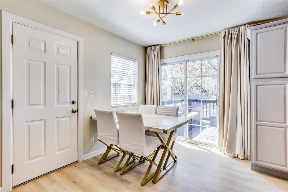 Wichita, Kansas 67212, United States, 2 Bedrooms Bedrooms, ,2 BathroomsBathrooms,Residential,Pending,94584