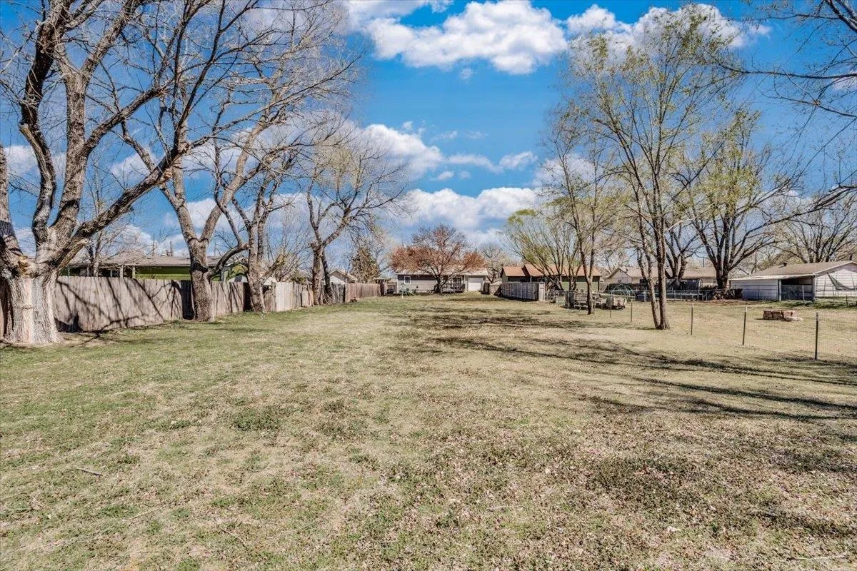 Wichita, Kansas 67212, United States, 2 Bedrooms Bedrooms, ,2 BathroomsBathrooms,Residential,Pending,94584