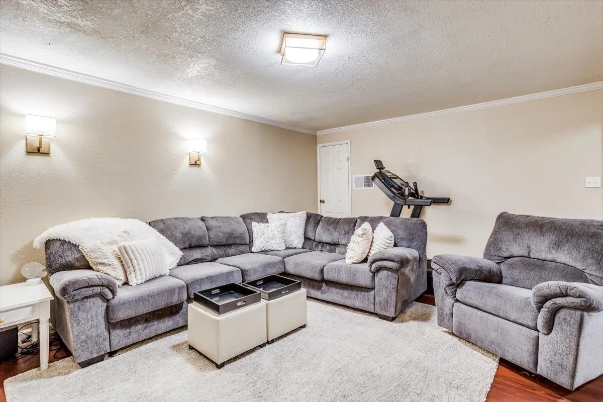 Wichita, Kansas 67212, United States, 2 Bedrooms Bedrooms, ,2 BathroomsBathrooms,Residential,Pending,94584