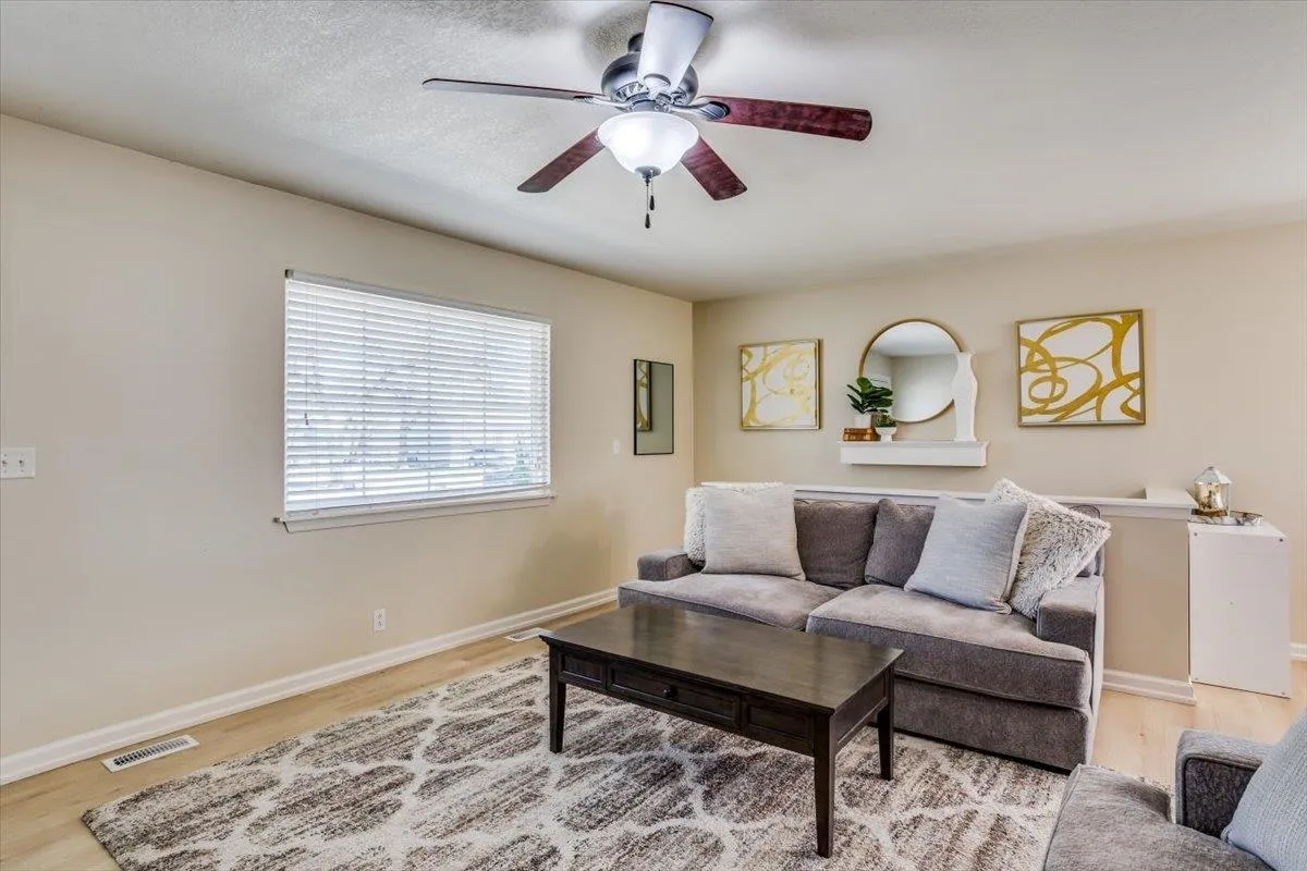 Wichita, Kansas 67212, United States, 2 Bedrooms Bedrooms, ,2 BathroomsBathrooms,Residential,Pending,94584