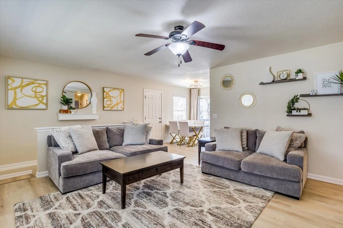 Wichita, Kansas 67212, United States, 2 Bedrooms Bedrooms, ,2 BathroomsBathrooms,Residential,Pending,94584