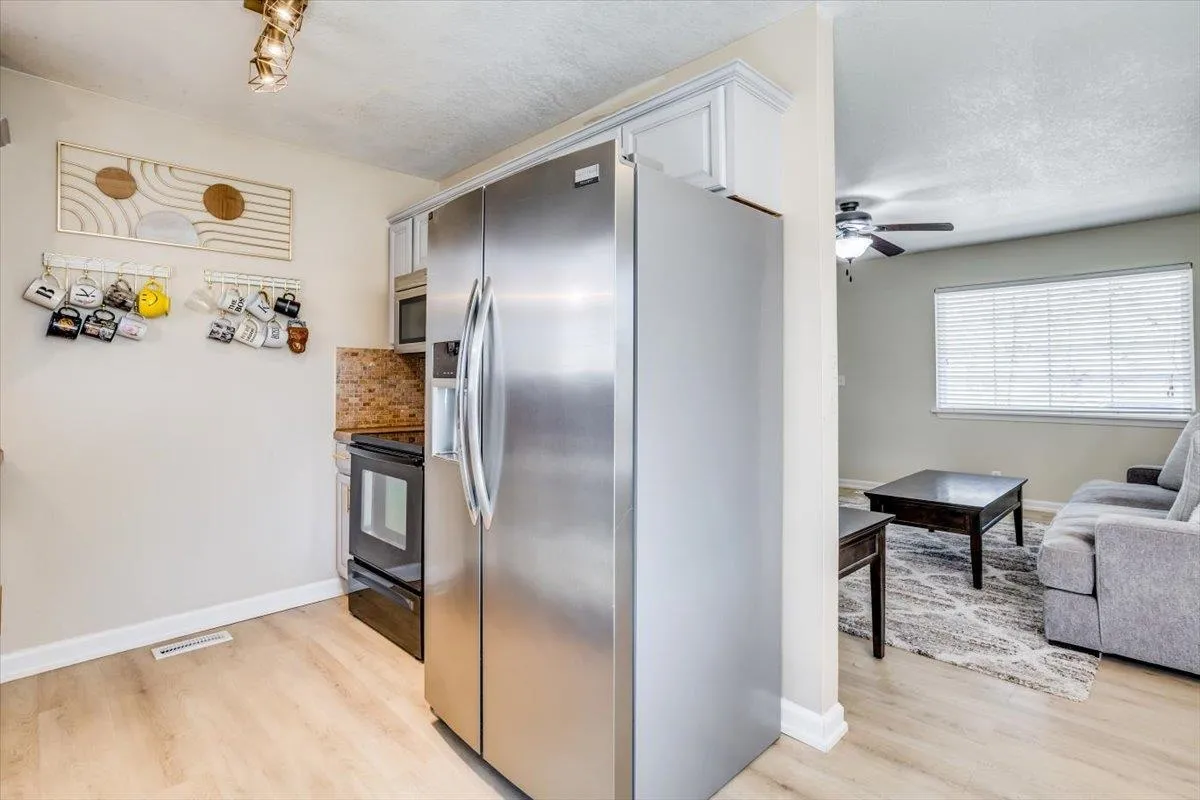 Wichita, Kansas 67212, United States, 2 Bedrooms Bedrooms, ,2 BathroomsBathrooms,Residential,Pending,94584