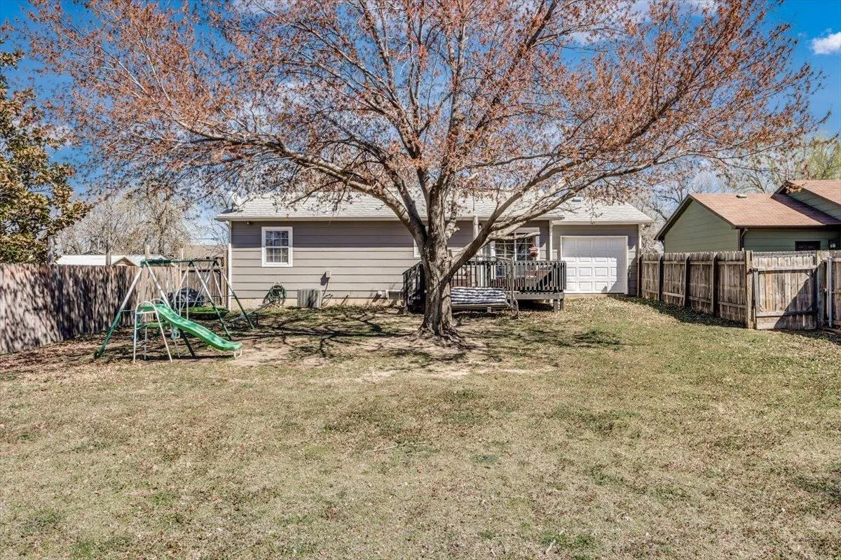 Wichita, Kansas 67212, United States, 2 Bedrooms Bedrooms, ,2 BathroomsBathrooms,Residential,Pending,94584