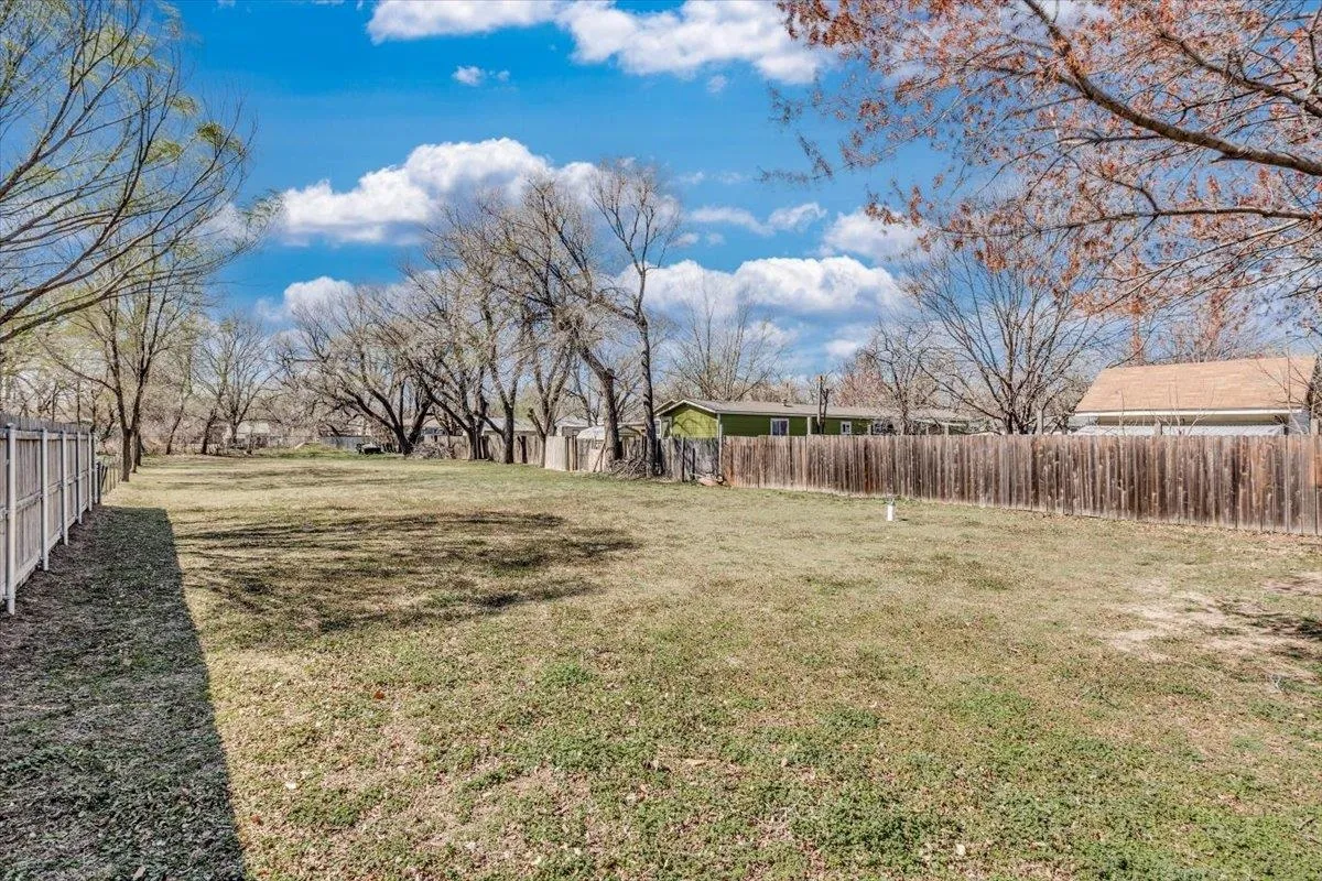 Wichita, Kansas 67212, United States, 2 Bedrooms Bedrooms, ,2 BathroomsBathrooms,Residential,Pending,94584