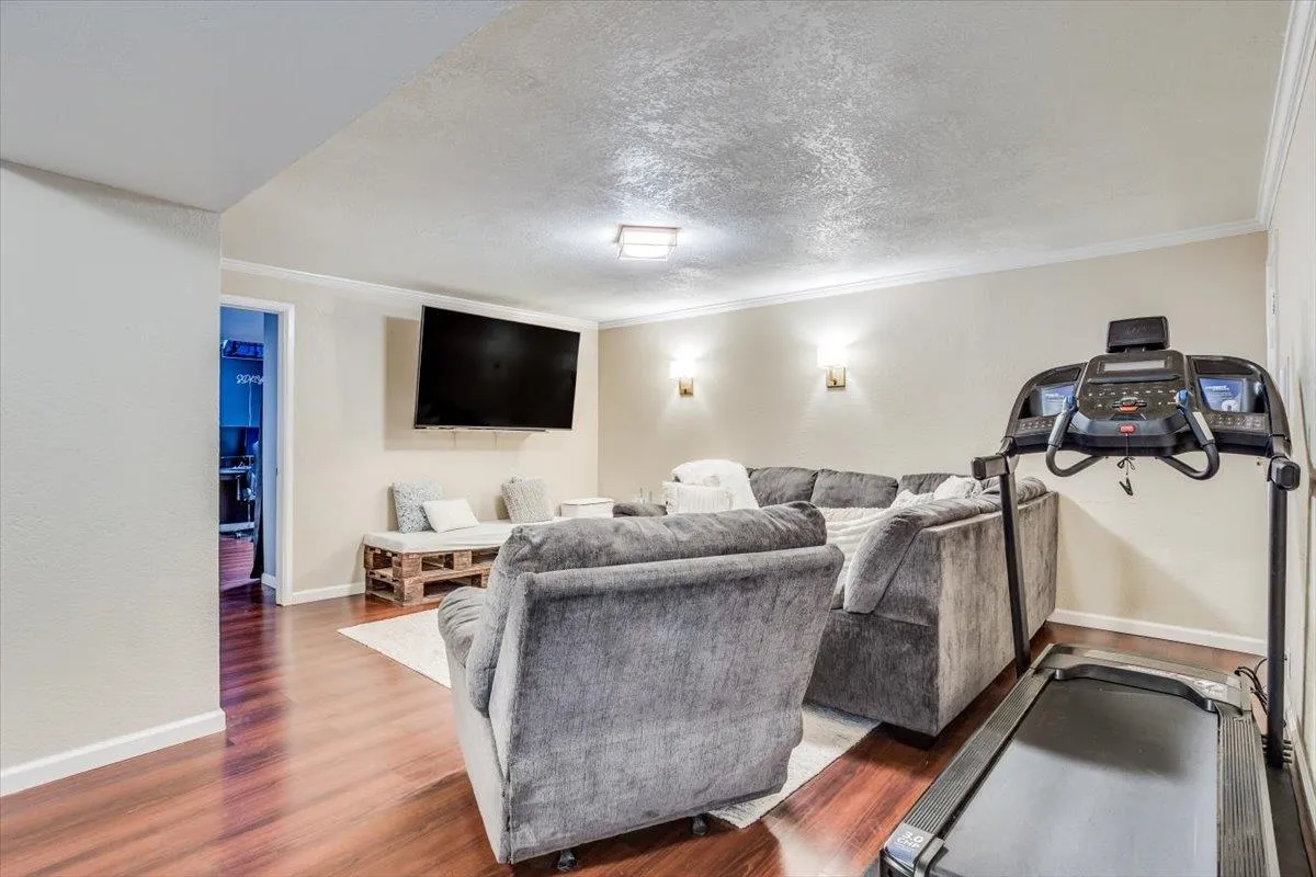 Wichita, Kansas 67212, United States, 2 Bedrooms Bedrooms, ,2 BathroomsBathrooms,Residential,Pending,94584