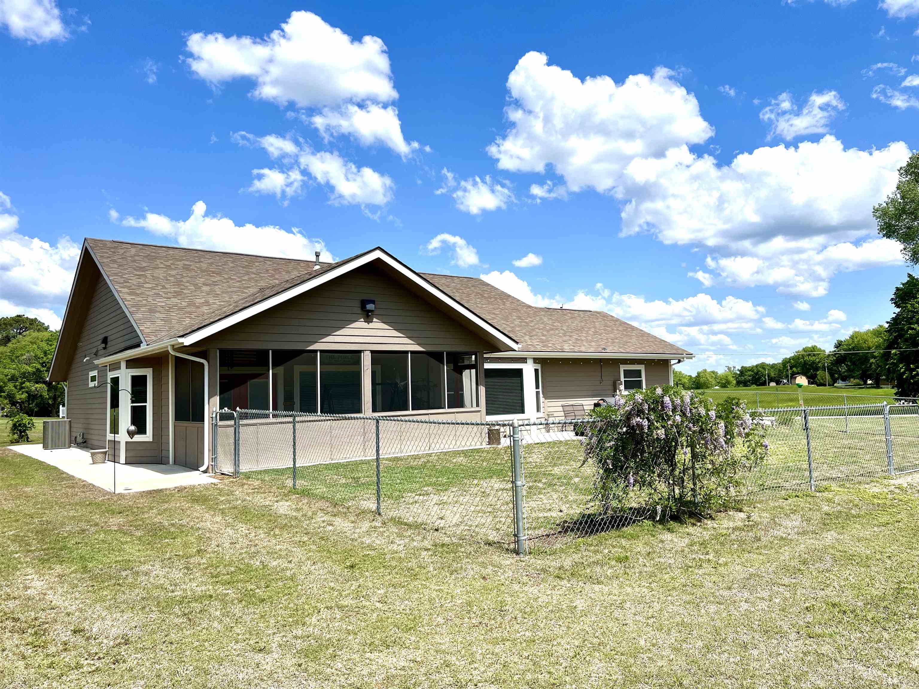 2545 Vine Ave, Parkerfield, Kansas image 7
