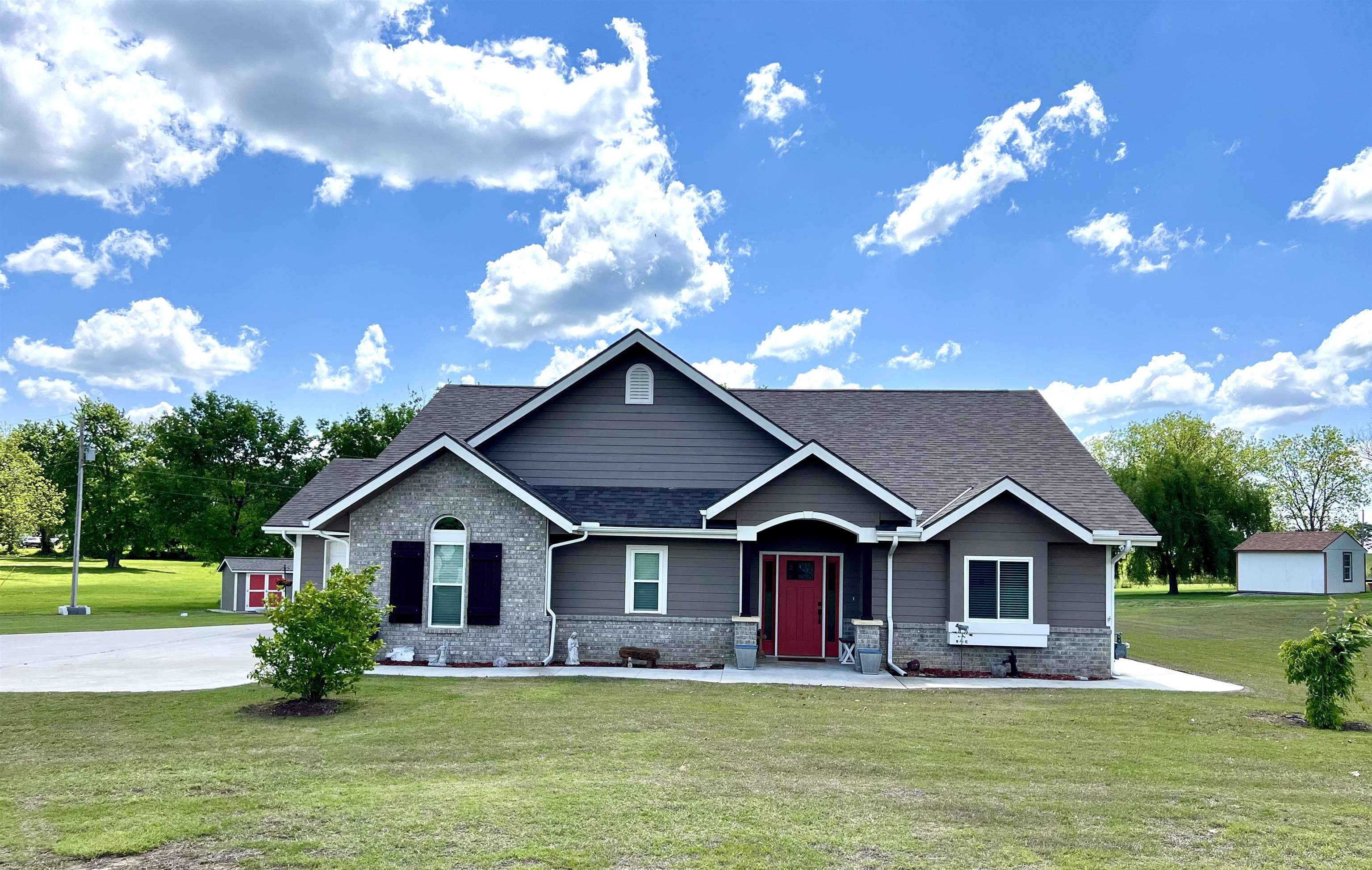 2545 Vine Ave, Parkerfield, Kansas image 1