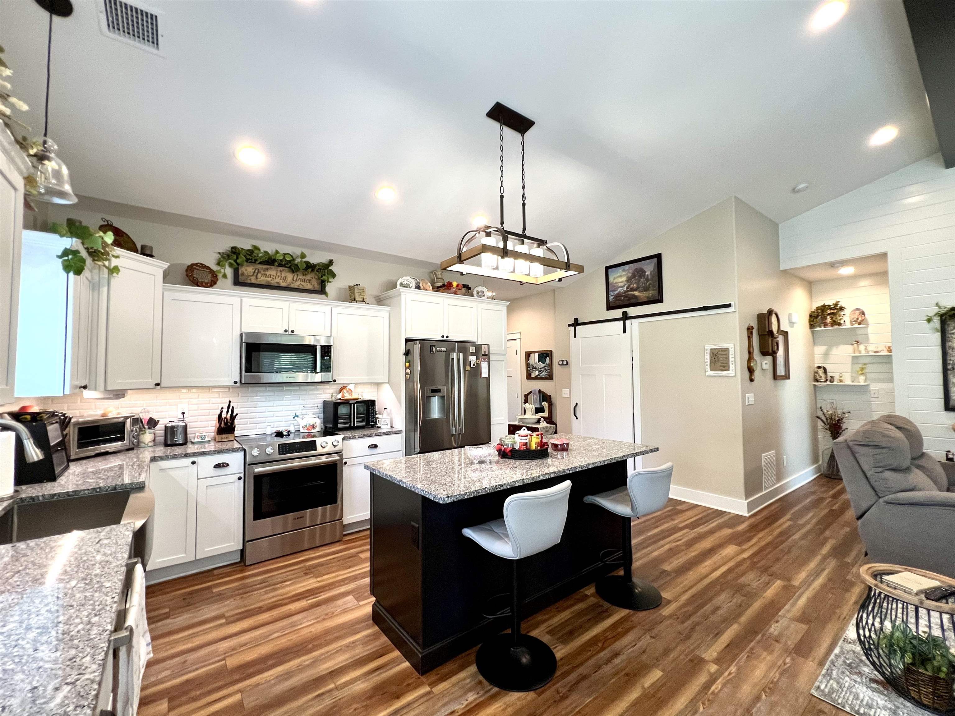 2545 Vine Ave, Parkerfield, Kansas image 12
