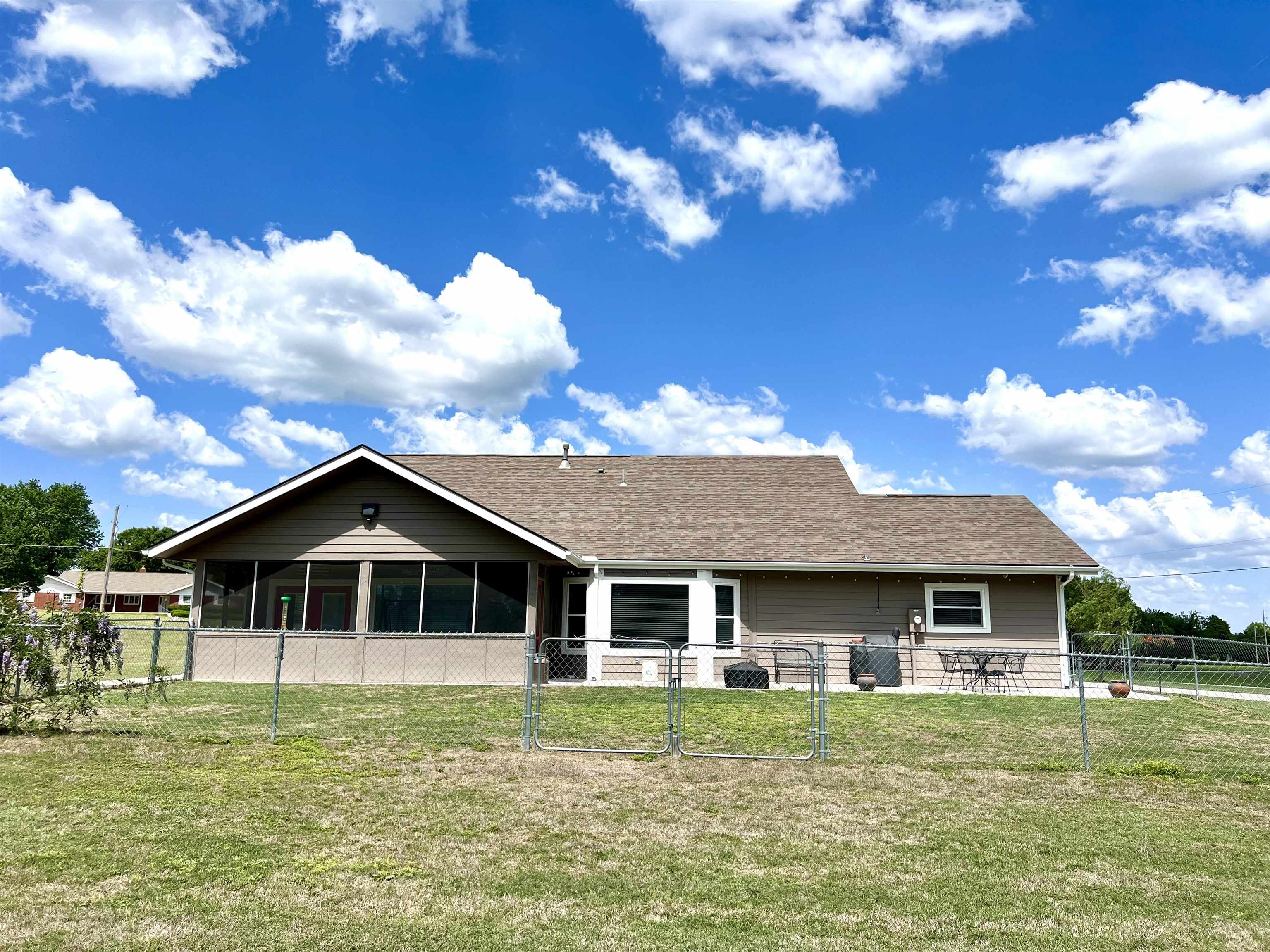 2545 Vine Ave, Parkerfield, Kansas image 6