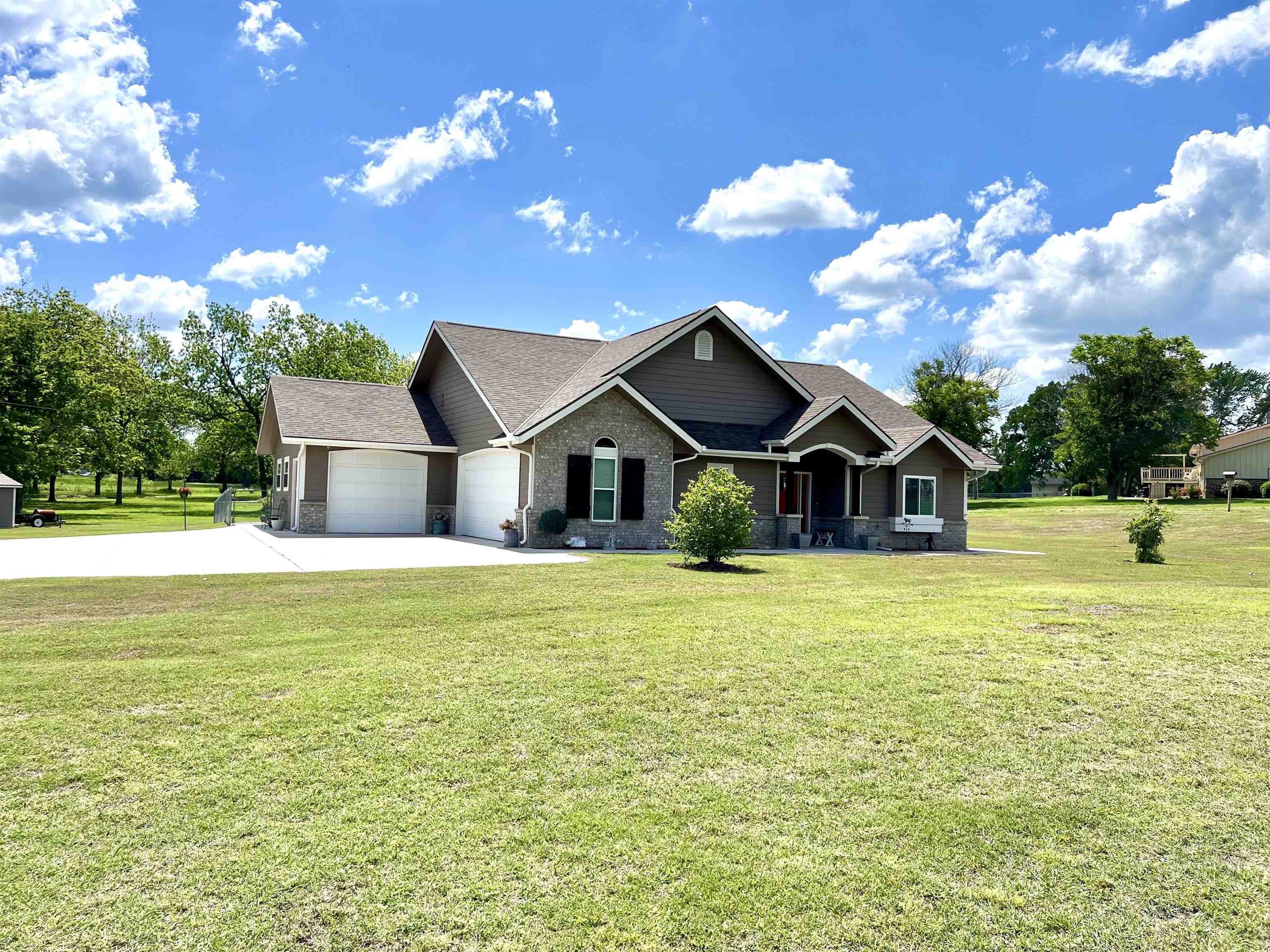 2545 Vine Ave, Parkerfield, Kansas image 2