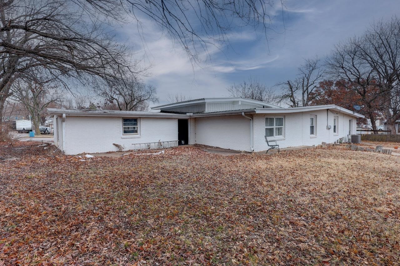 1819 E 8th Ave, Winfield, Kansas image 36