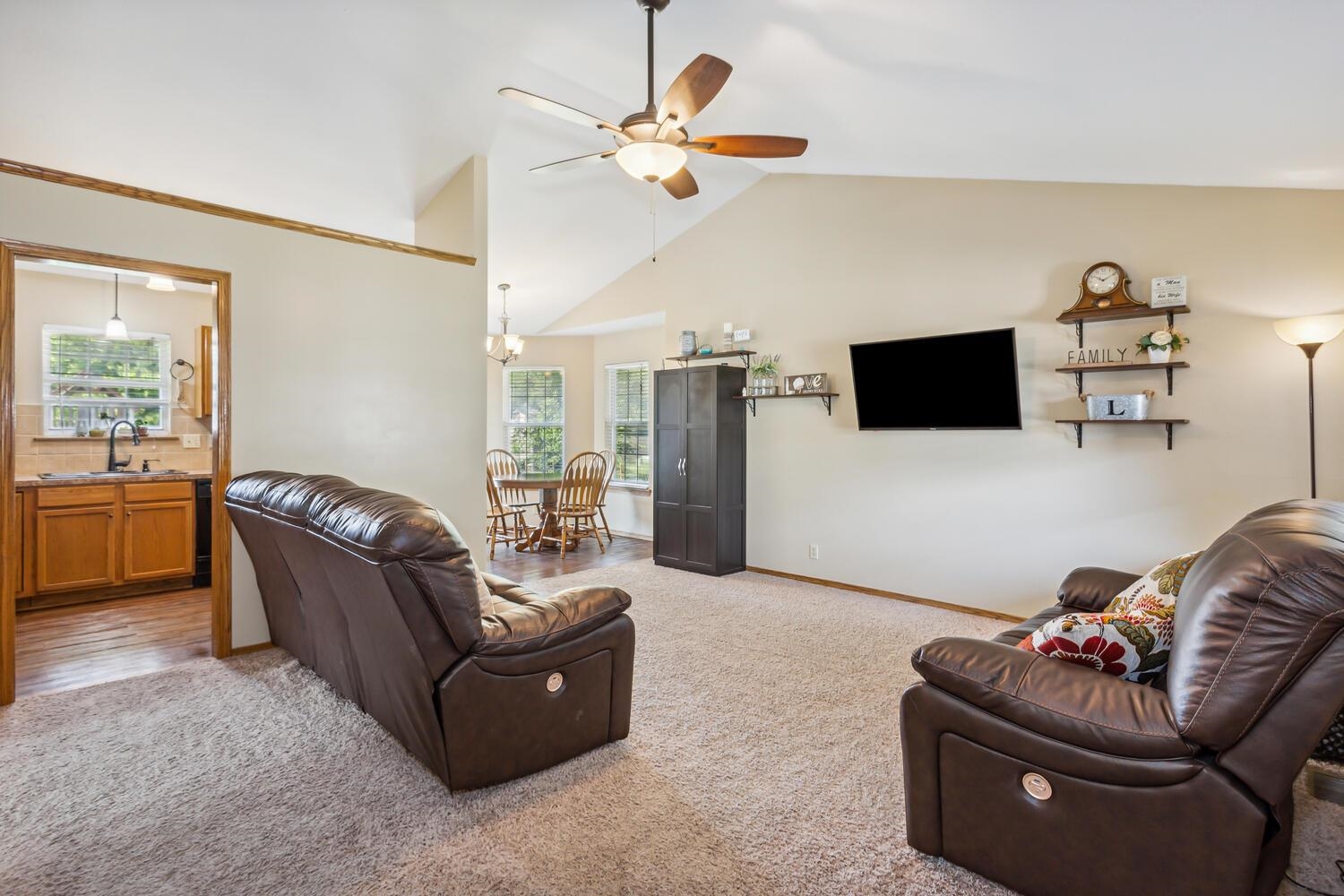 Colwich, Kansas 67030, United States, 3 Bedrooms Bedrooms, ,3 BathroomsBathrooms,Residential,Pending,48902