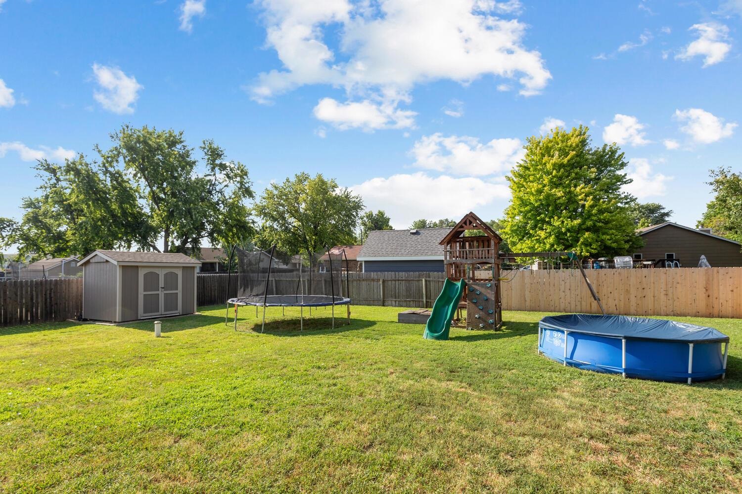 Colwich, Kansas 67030, United States, 3 Bedrooms Bedrooms, ,3 BathroomsBathrooms,Residential,Pending,48902