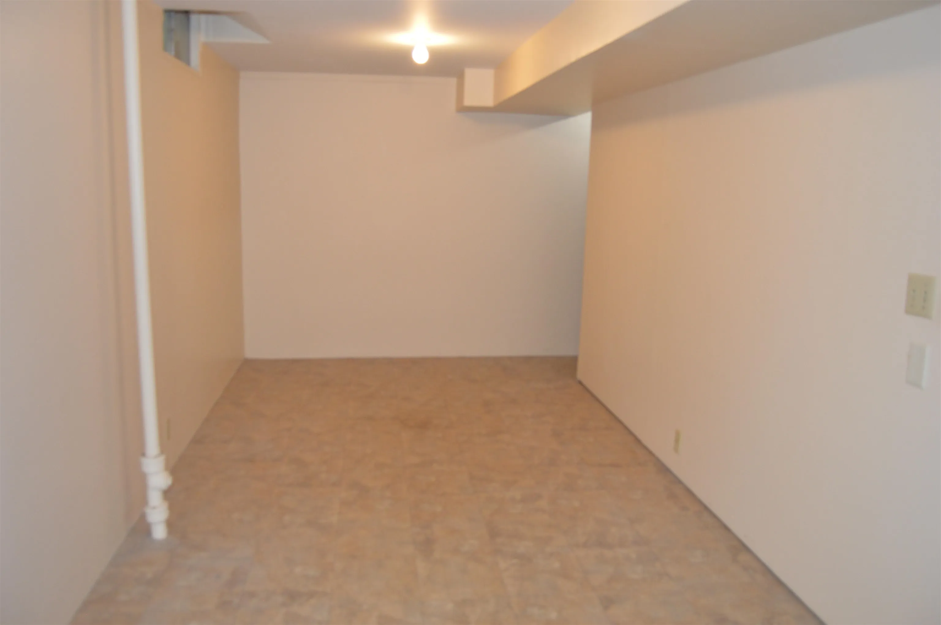 Wichita, Kansas 67211, United States, 3 Bedrooms Bedrooms, ,3 BathroomsBathrooms,Residential,Pending,46782