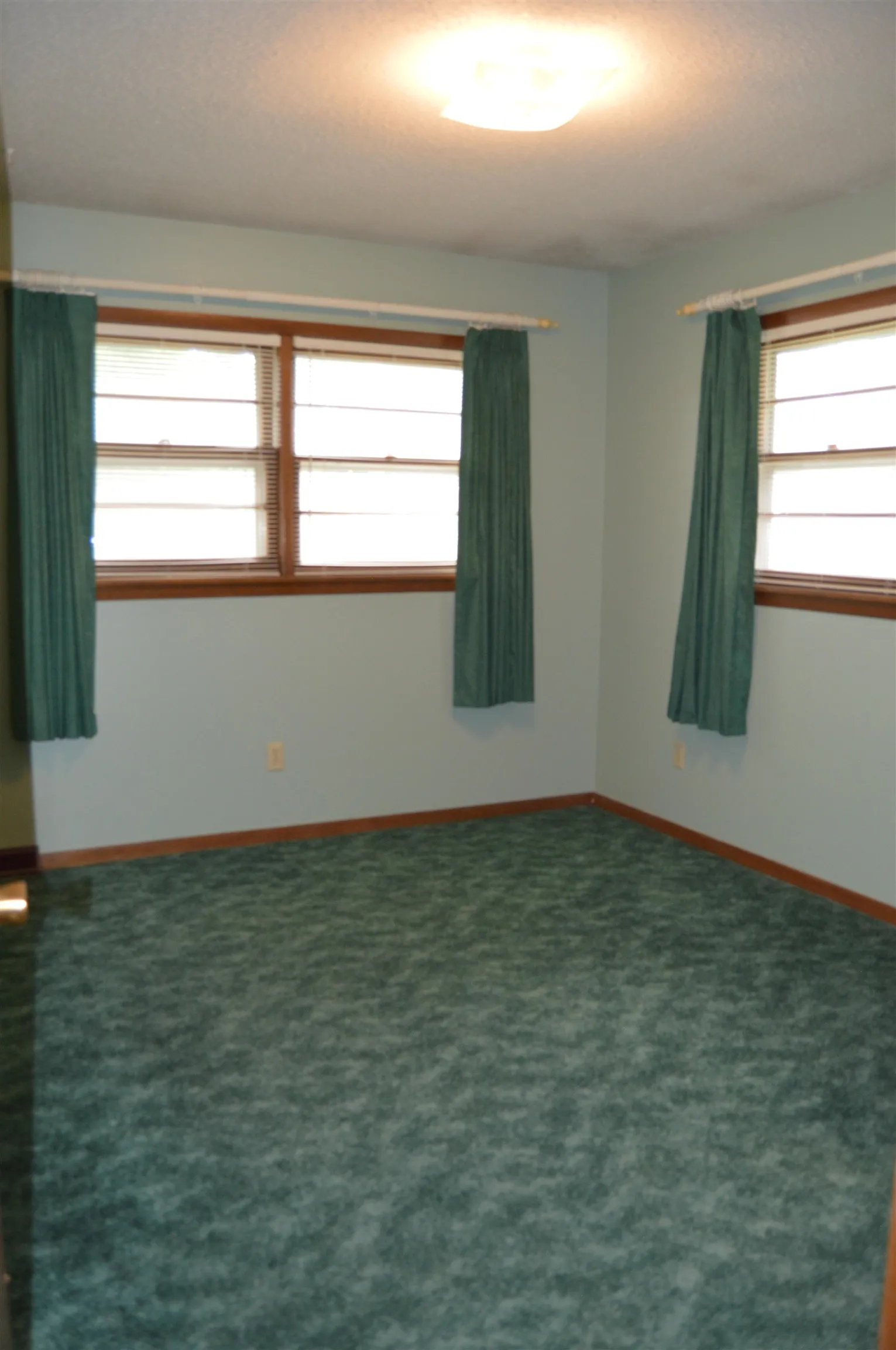 Wichita, Kansas 67211, United States, 3 Bedrooms Bedrooms, ,3 BathroomsBathrooms,Residential,Pending,46782