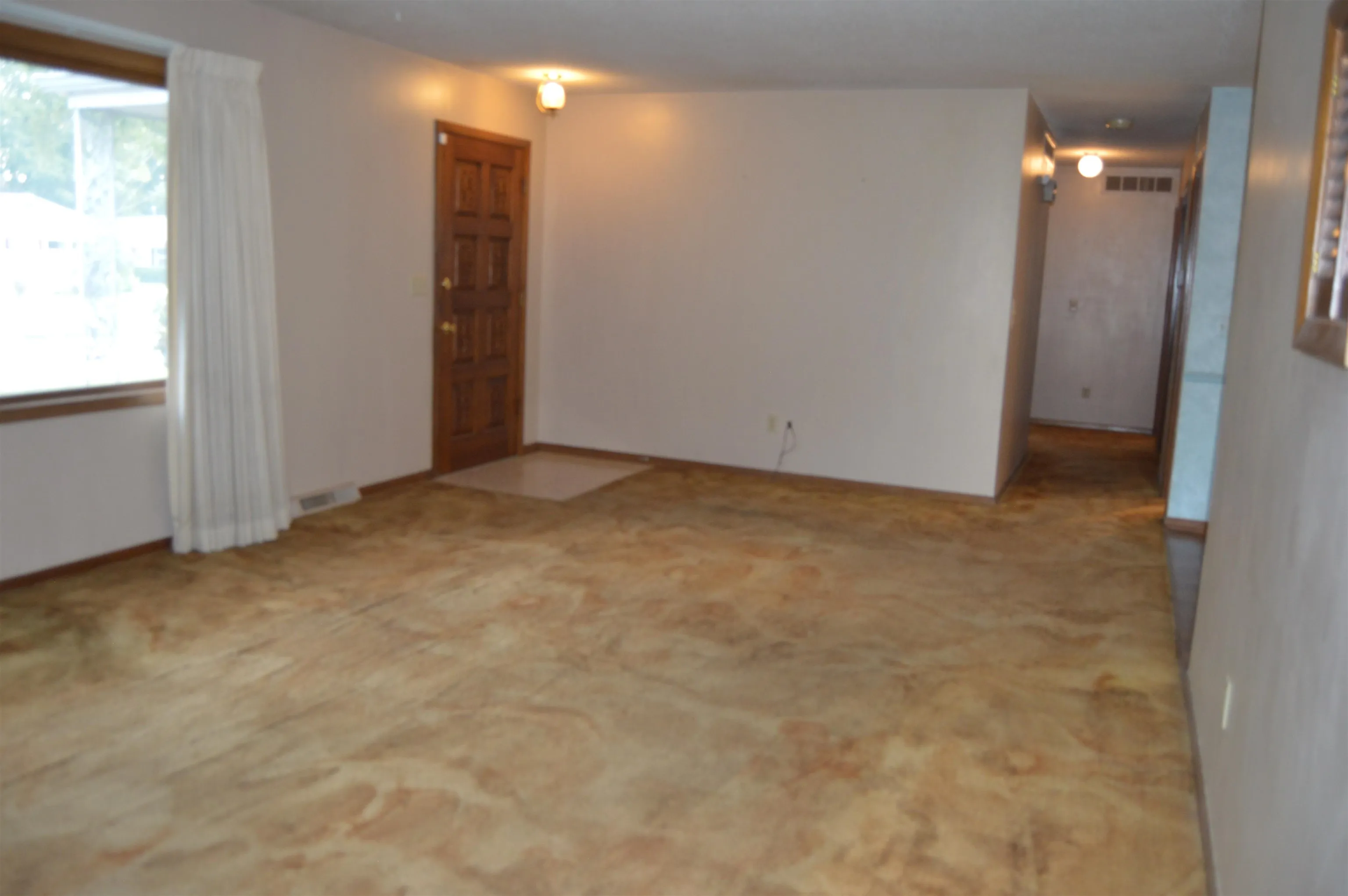 Wichita, Kansas 67211, United States, 3 Bedrooms Bedrooms, ,3 BathroomsBathrooms,Residential,Pending,46782