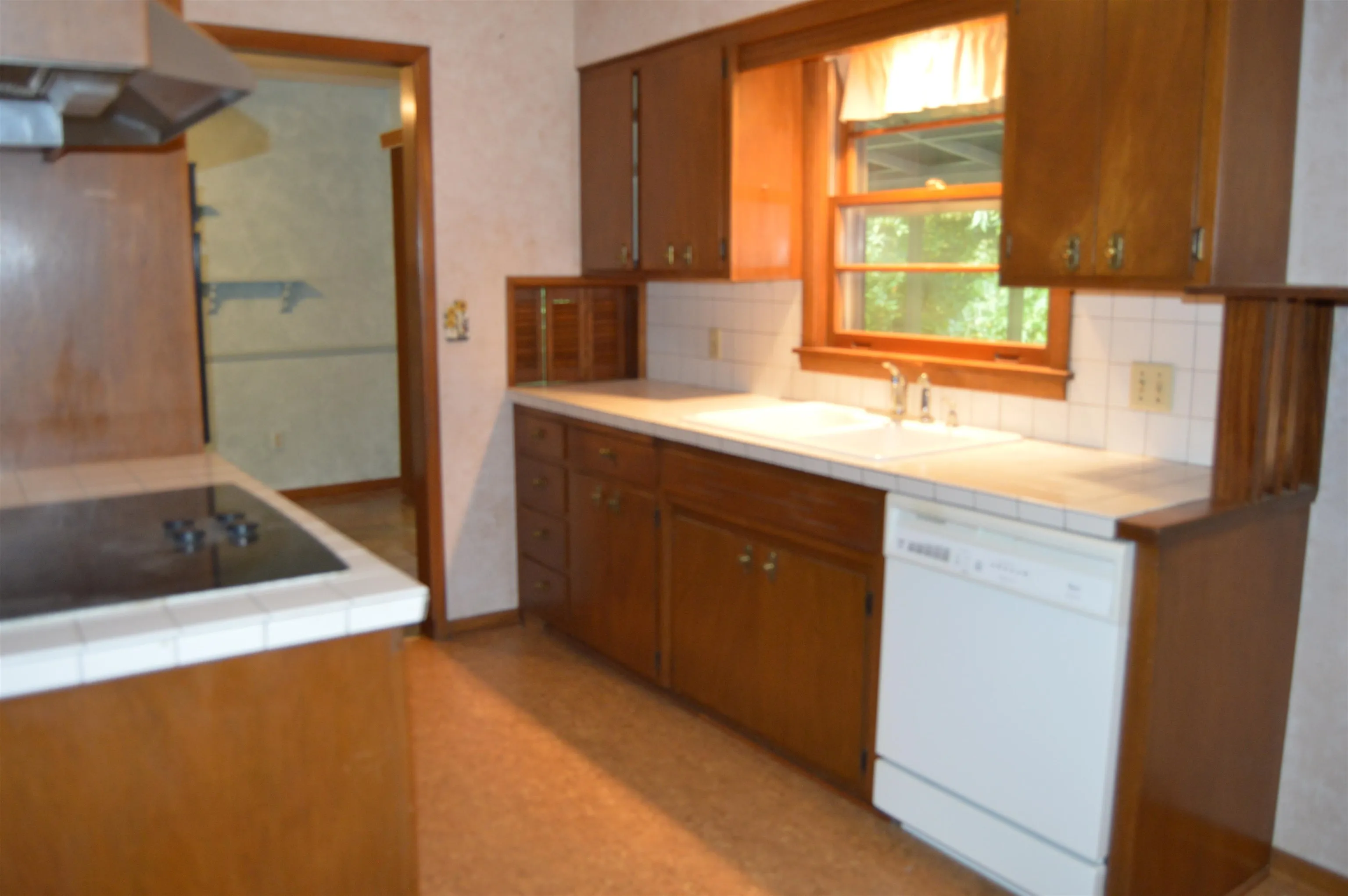 Wichita, Kansas 67211, United States, 3 Bedrooms Bedrooms, ,3 BathroomsBathrooms,Residential,Pending,46782