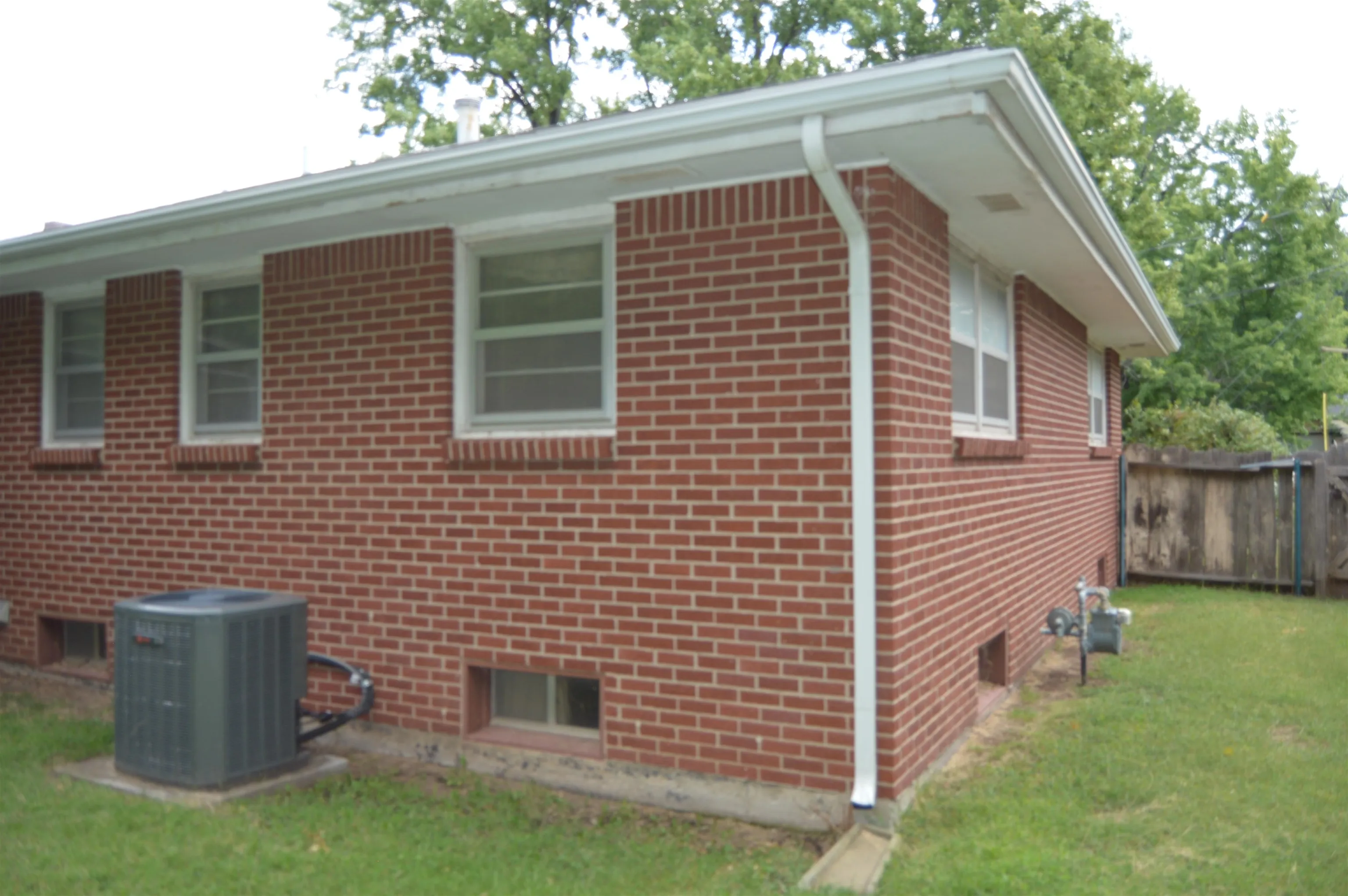 Wichita, Kansas 67211, United States, 3 Bedrooms Bedrooms, ,3 BathroomsBathrooms,Residential,Pending,46782